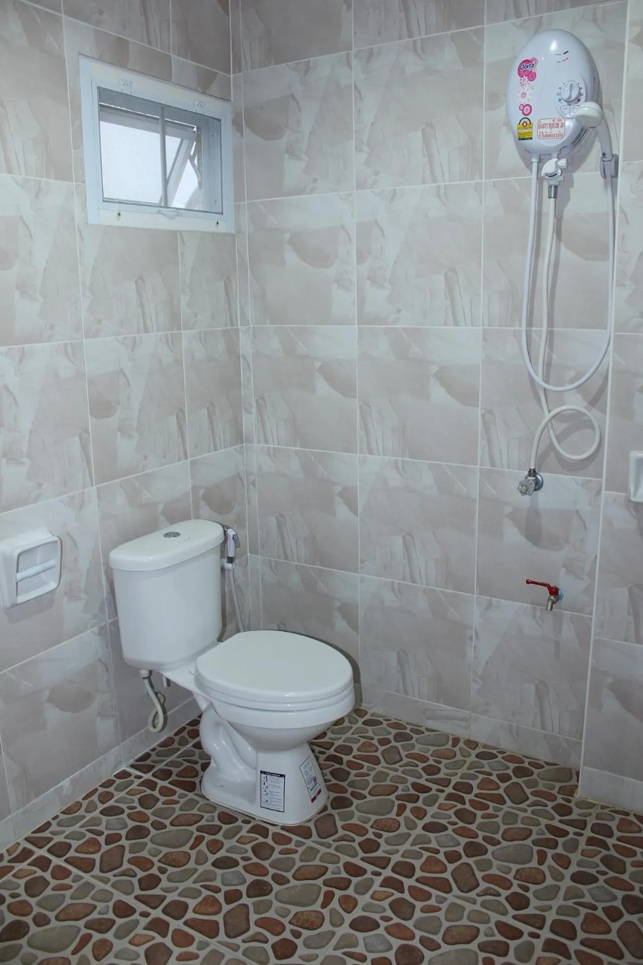 Toilet in Sairee Center Guest House