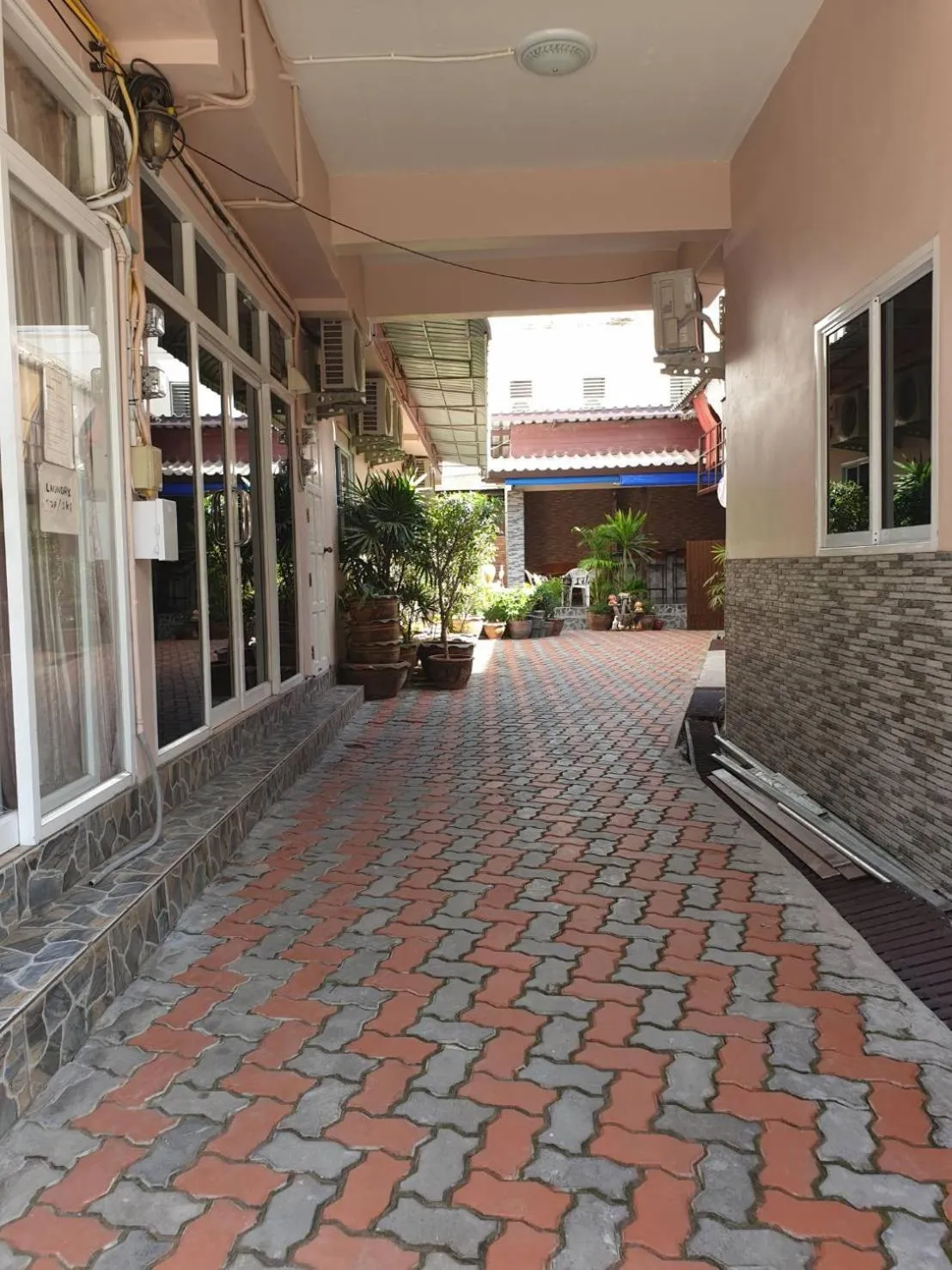 Facade/entrance in Sairee Center Guest House