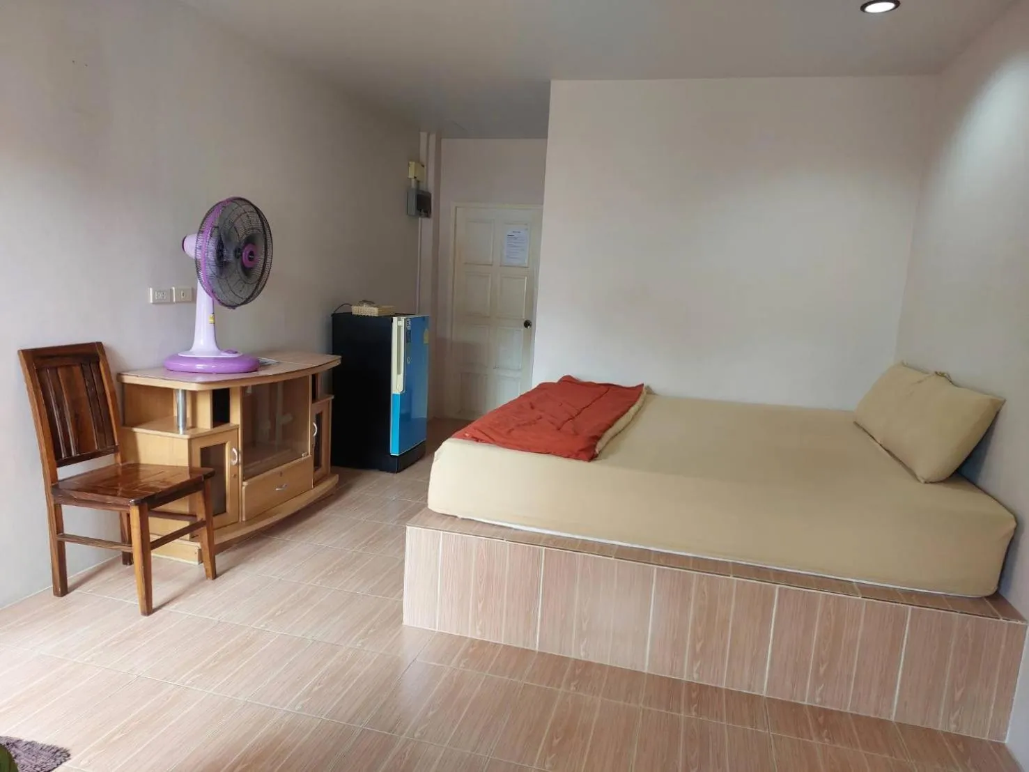 Bedroom, Bed in Sairee Center Guest House