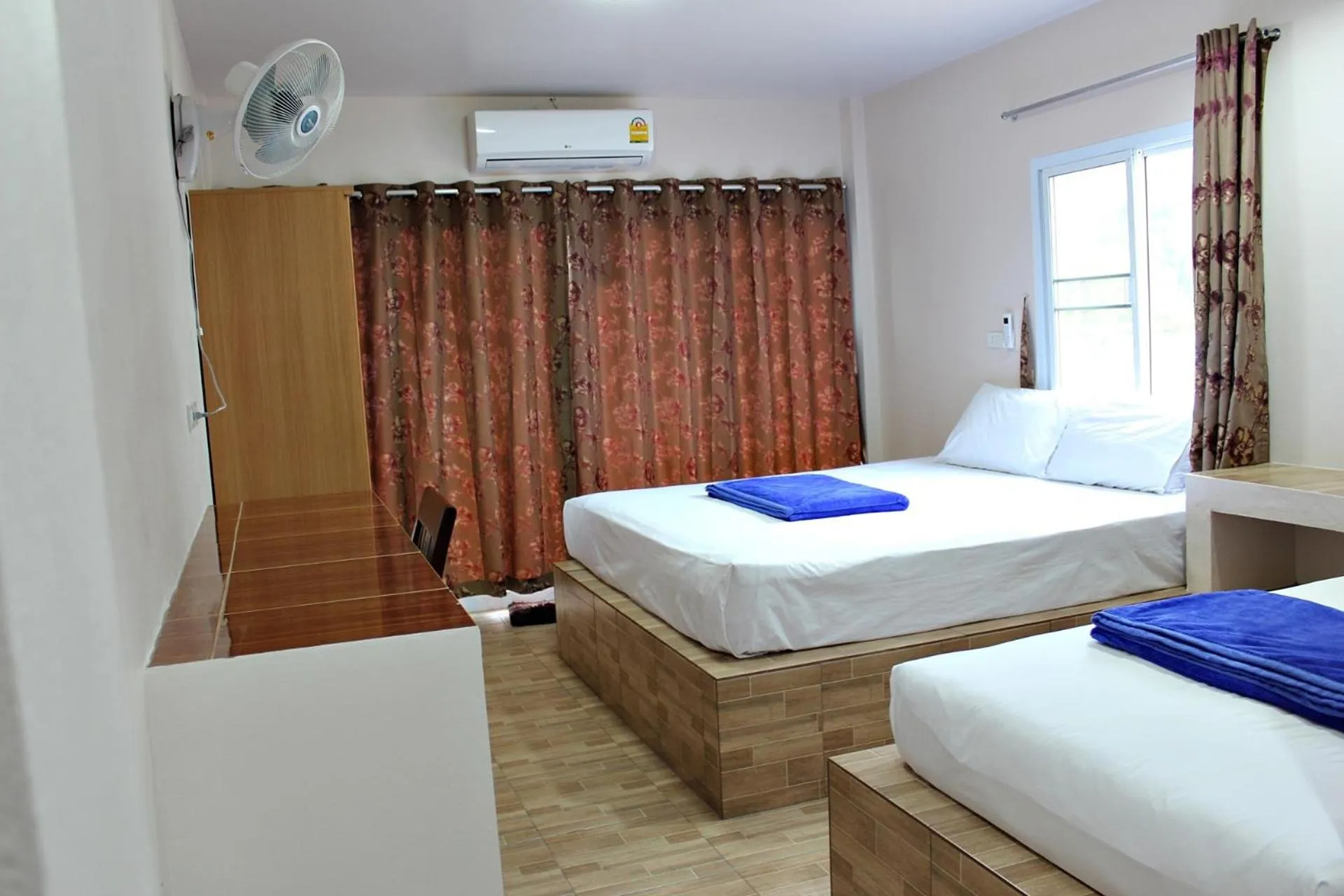 Bed in Sairee Center Guest House