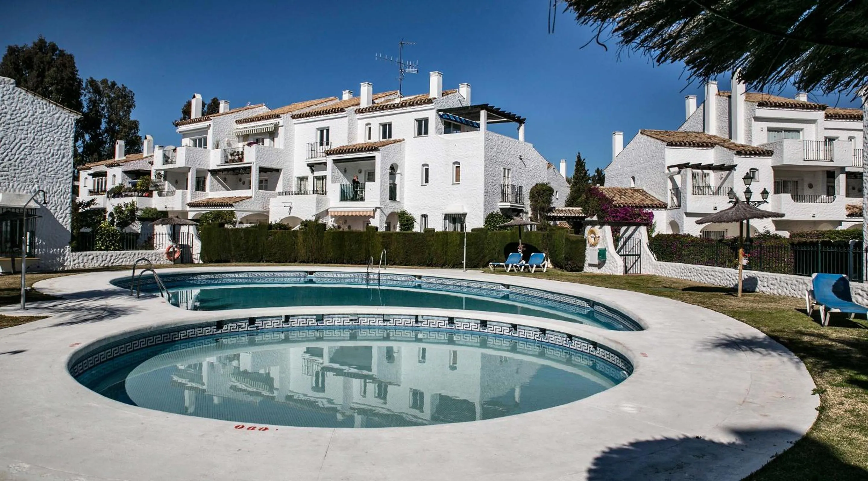 Swimming pool in Ona Club Bena Vista
