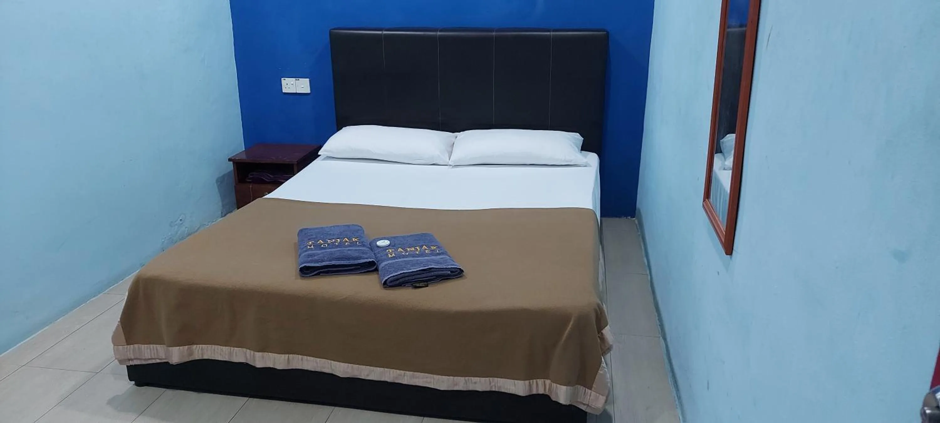 Photo of the whole room, Bed in Tanjak Hotel