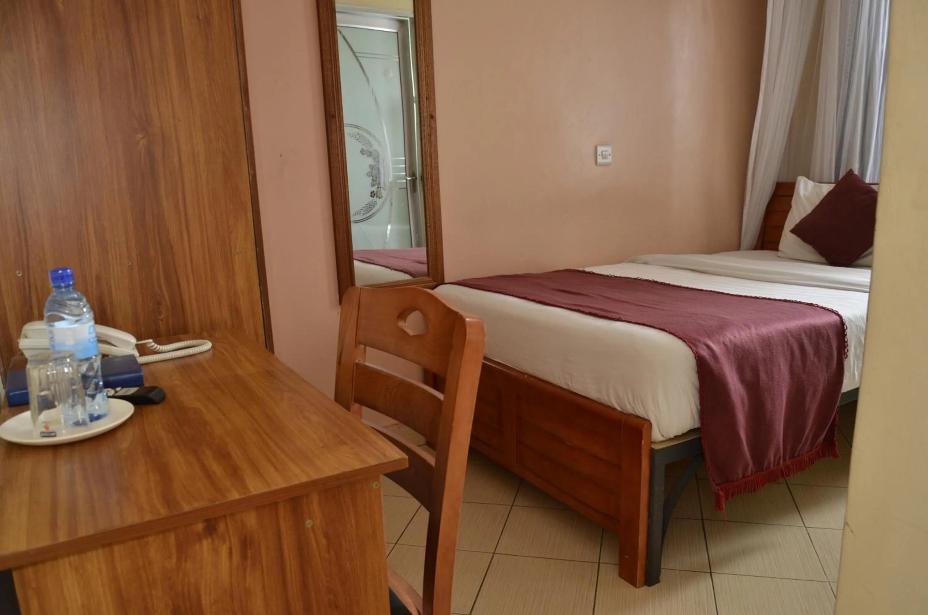Photo of the whole room, Bed in Decasa Hotel