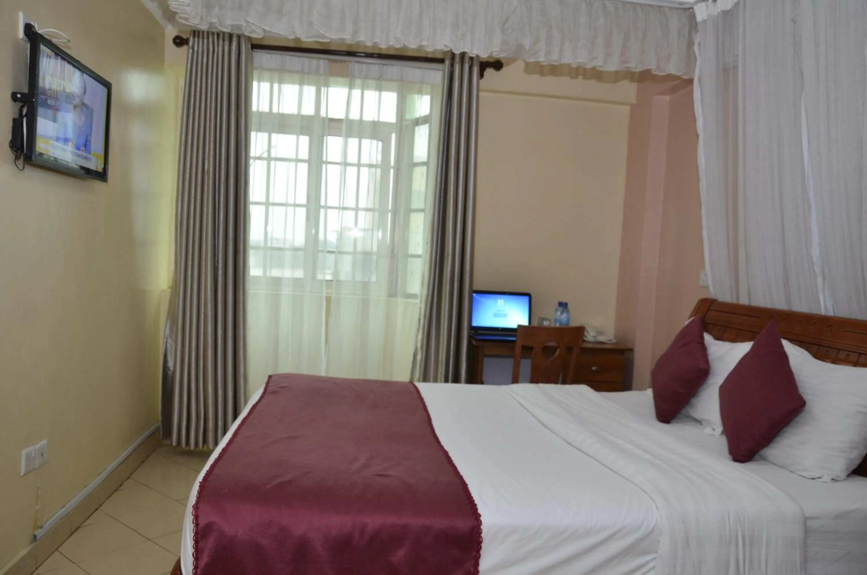 TV and multimedia, Bed in Decasa Hotel