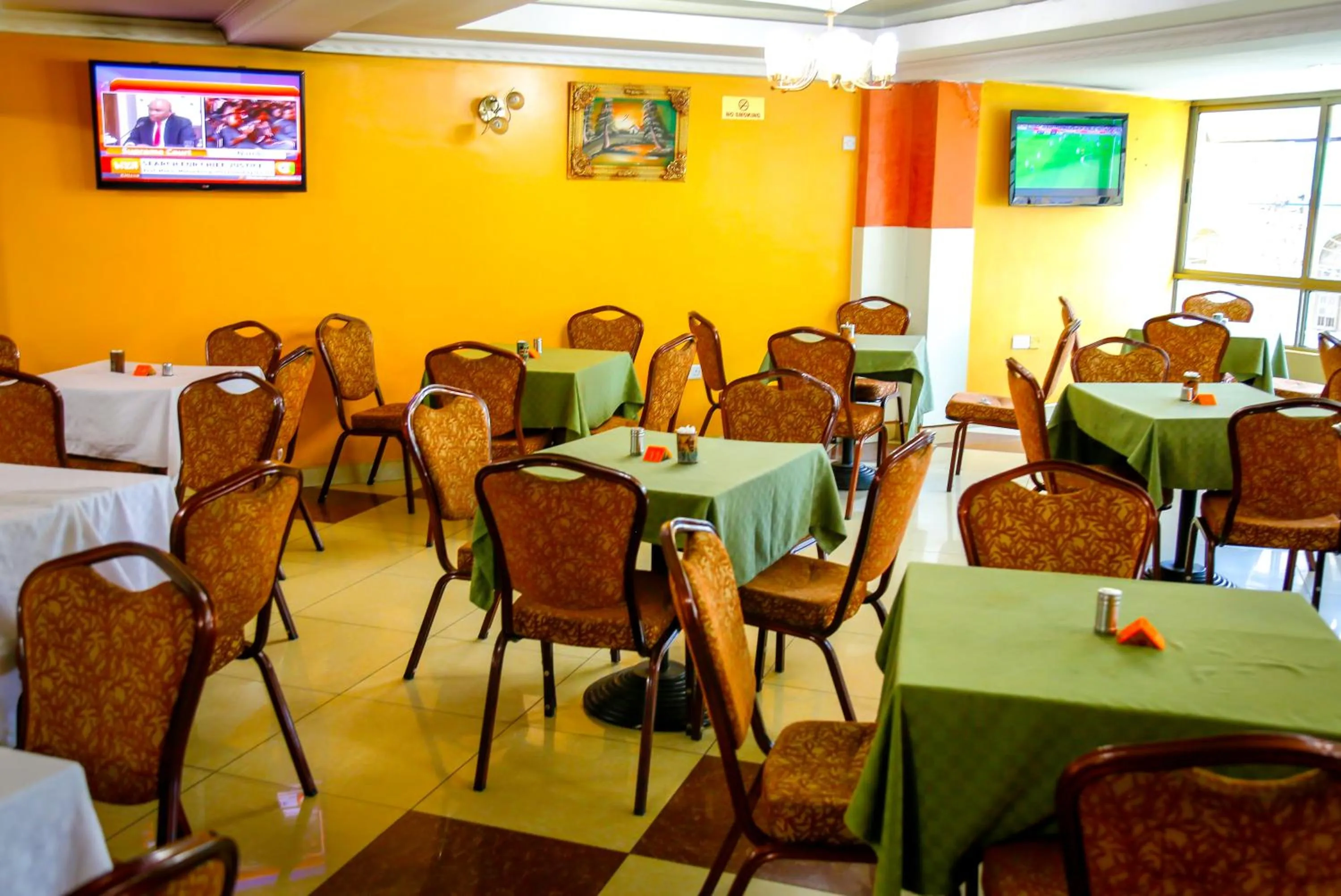 Restaurant/places to eat in Decasa Hotel