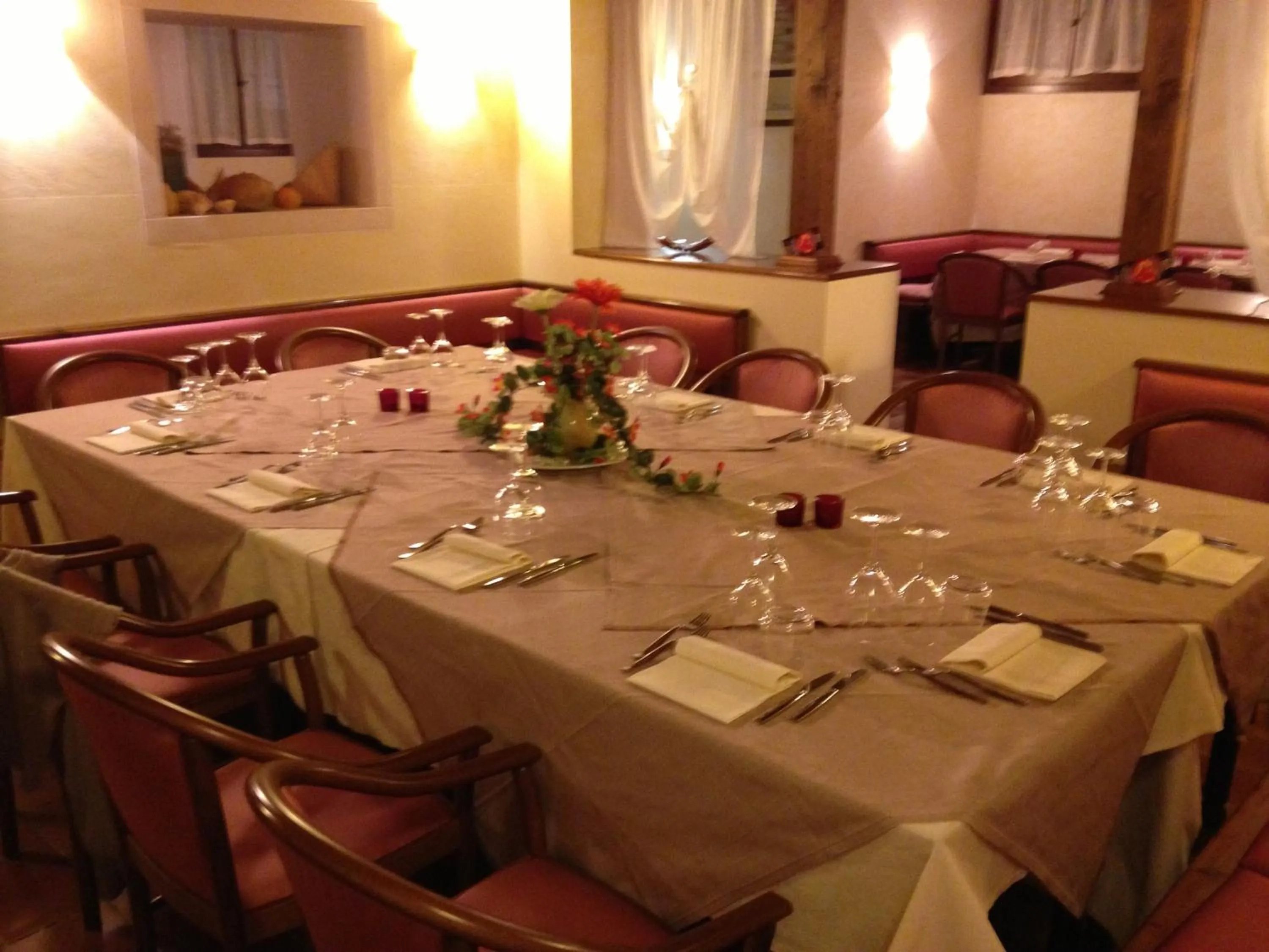 Restaurant/places to eat in Albergo Ristorante Flora
