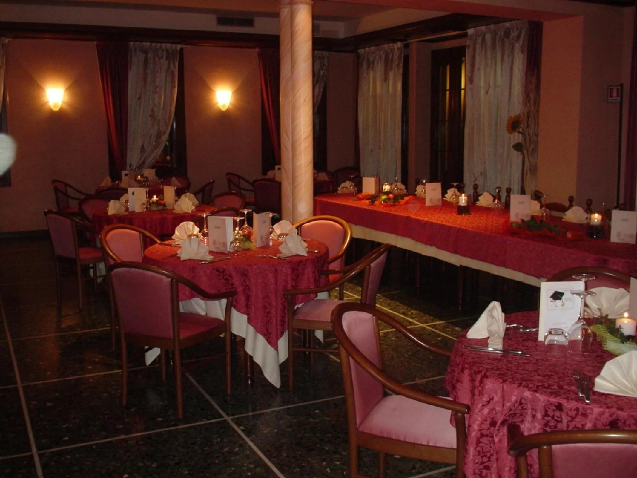 Restaurant/places to eat in Albergo Ristorante Flora