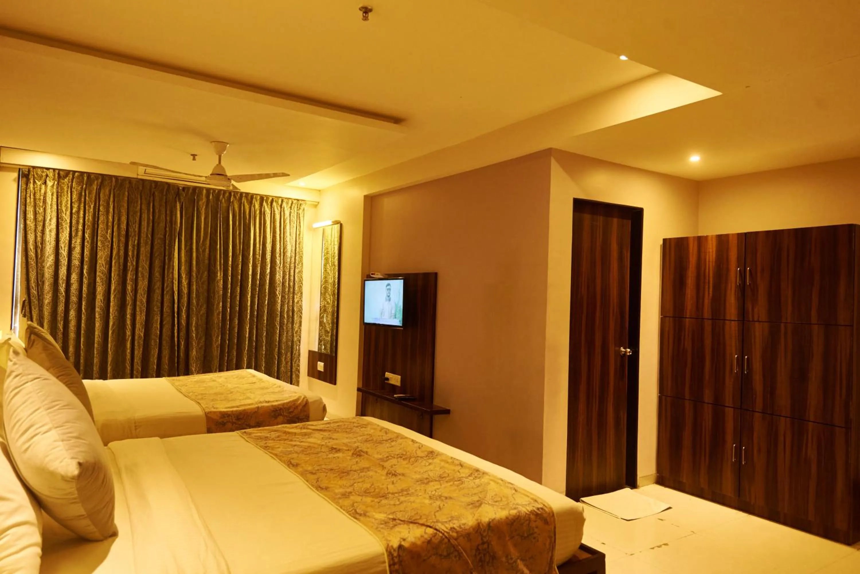 Bed in Hotel G-Square - Shirdi