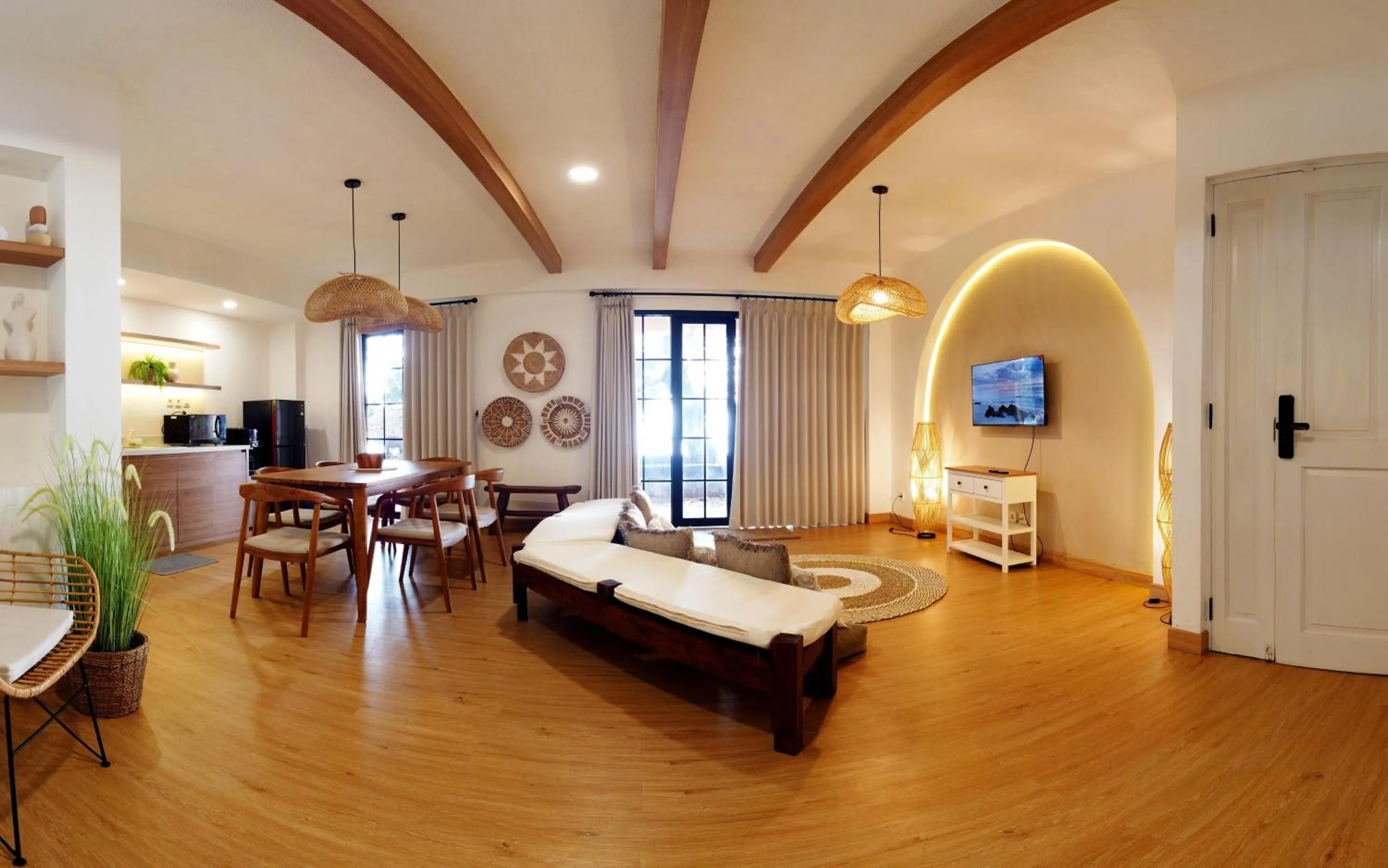 Living room, Bed in Ocean Beach Villas - Carita Kondominium