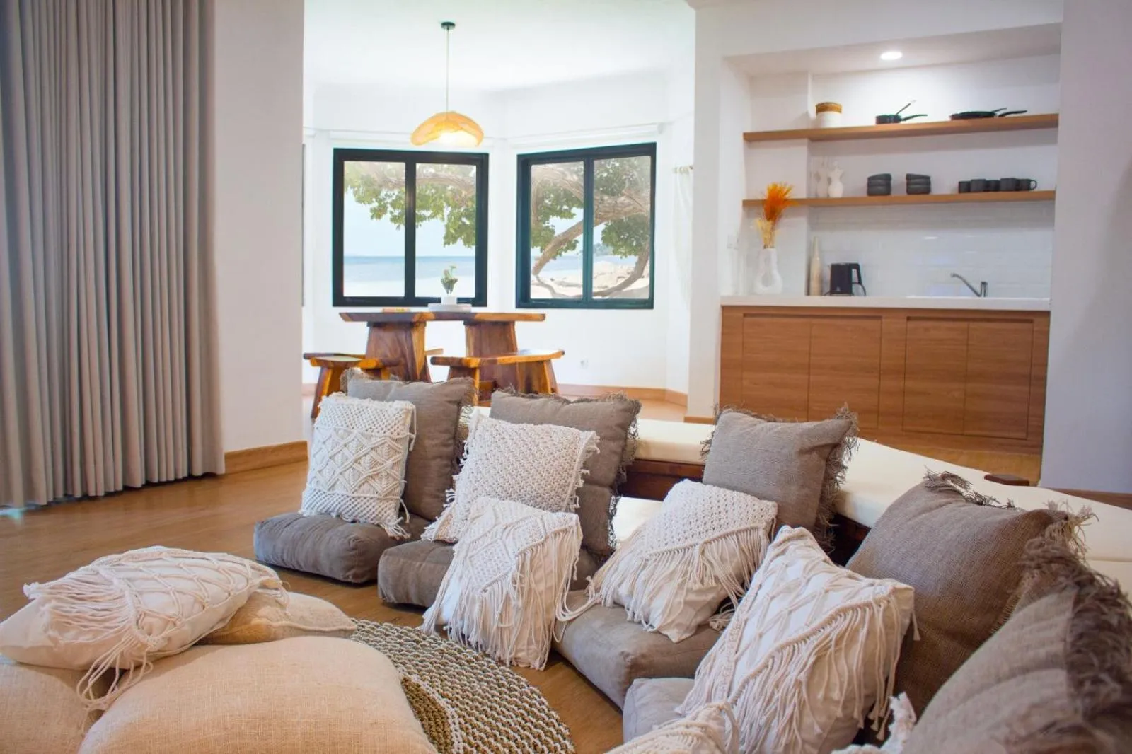 Living room in Ocean Beach Villas - Carita Kondominium