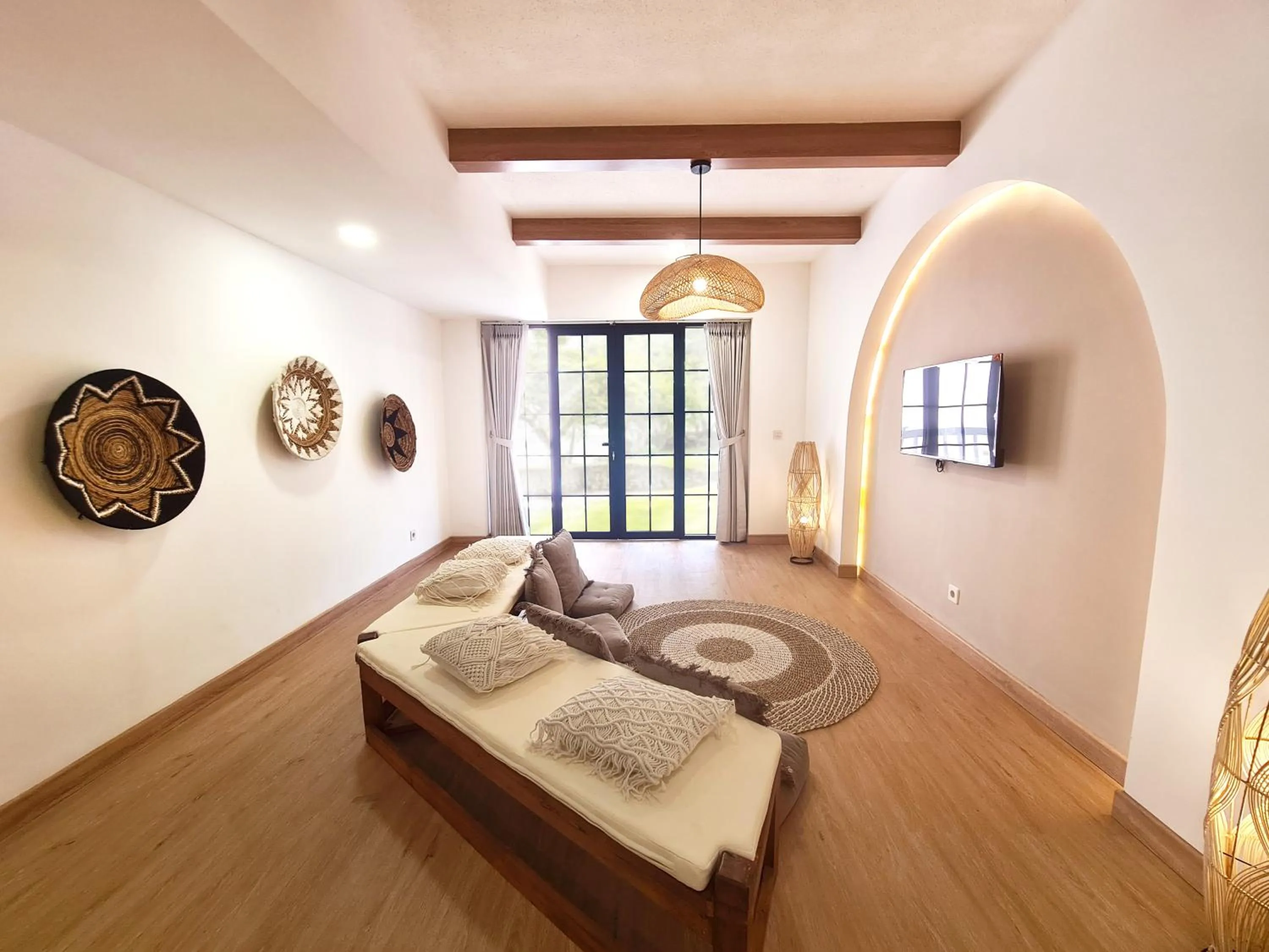 Seating area, Bed in Ocean Beach Villas - Carita Kondominium