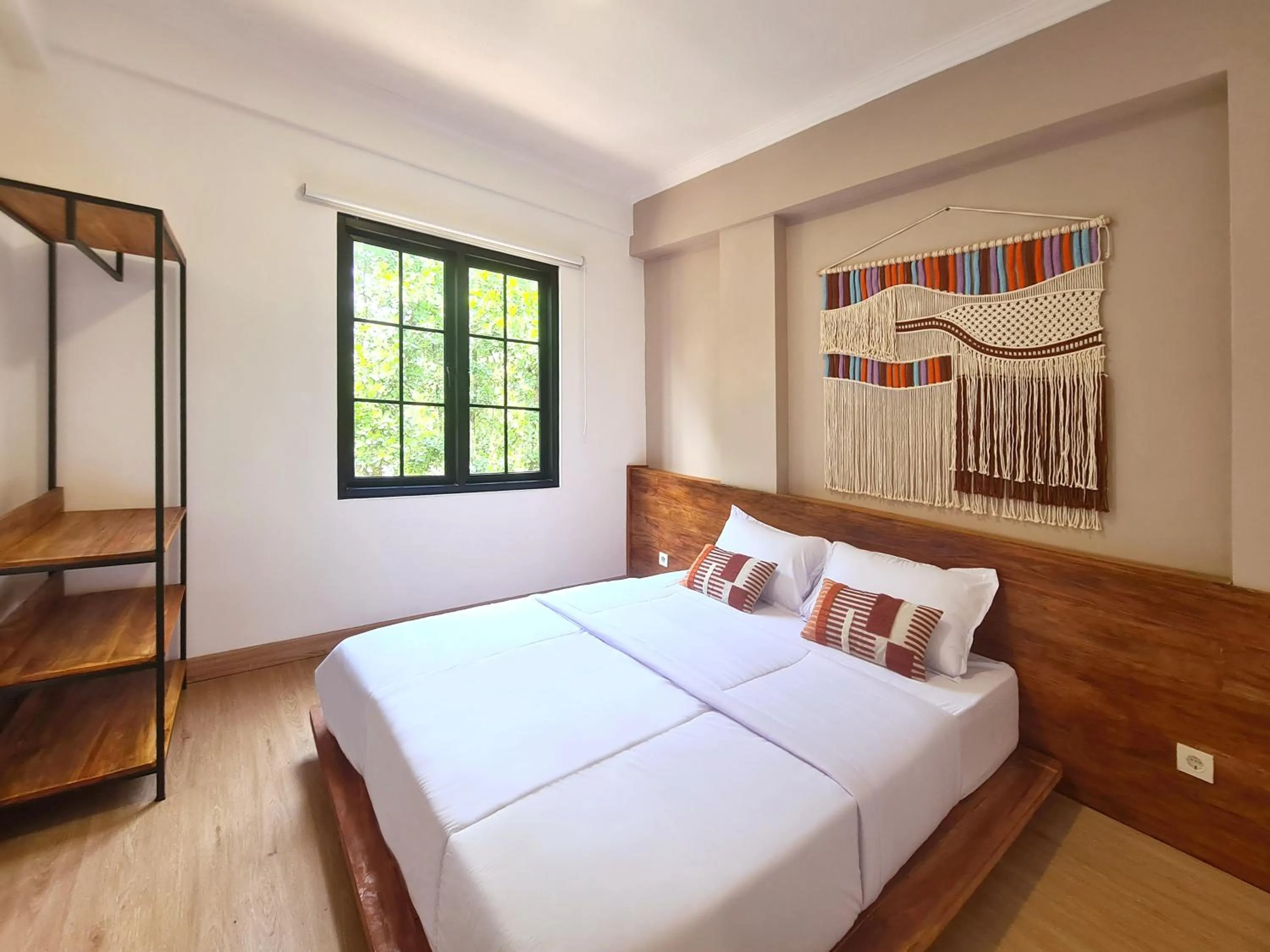 Bedroom, Bed in Ocean Beach Villas - Carita Kondominium