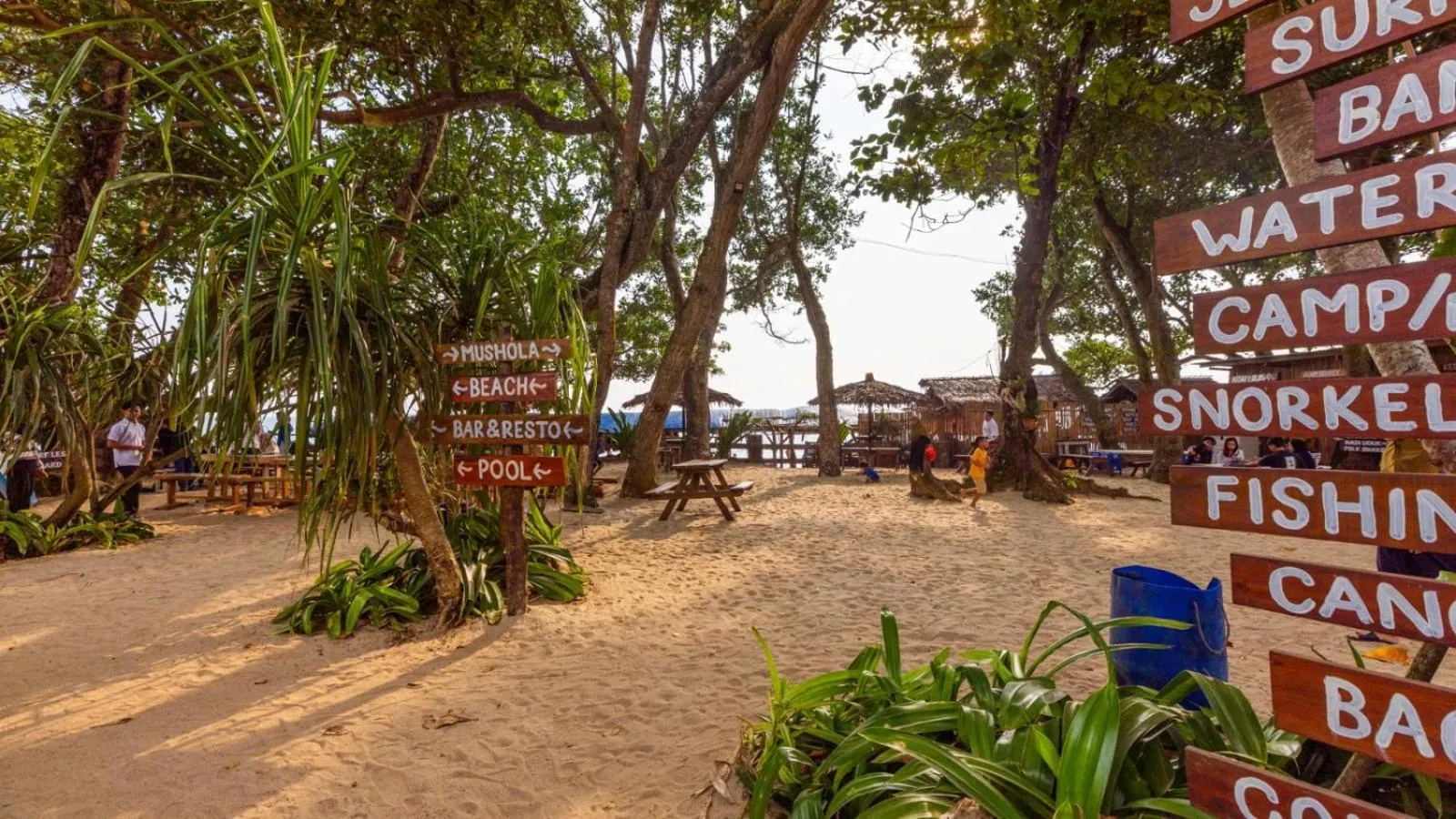 Restaurant/places to eat in Ocean Beach Villas - Carita Kondominium