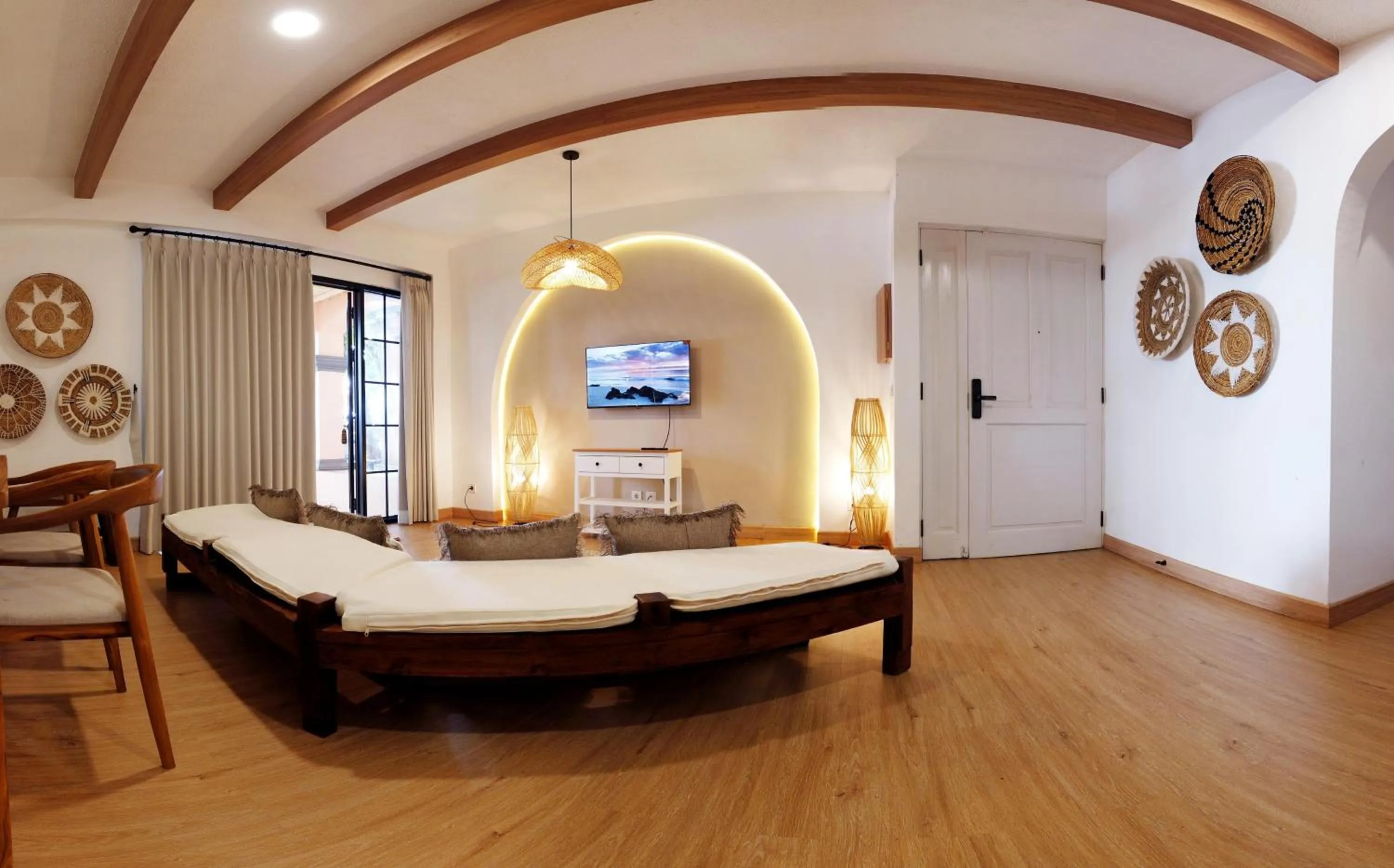 Living room, Bed in Ocean Beach Villas - Carita Kondominium