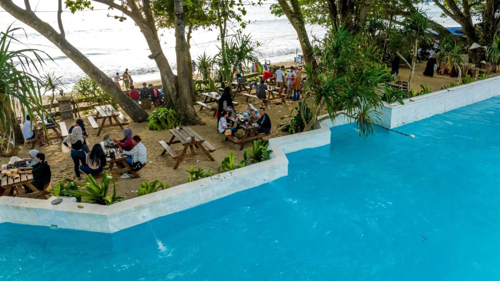 Restaurant/places to eat in Ocean Beach Villas - Carita Kondominium