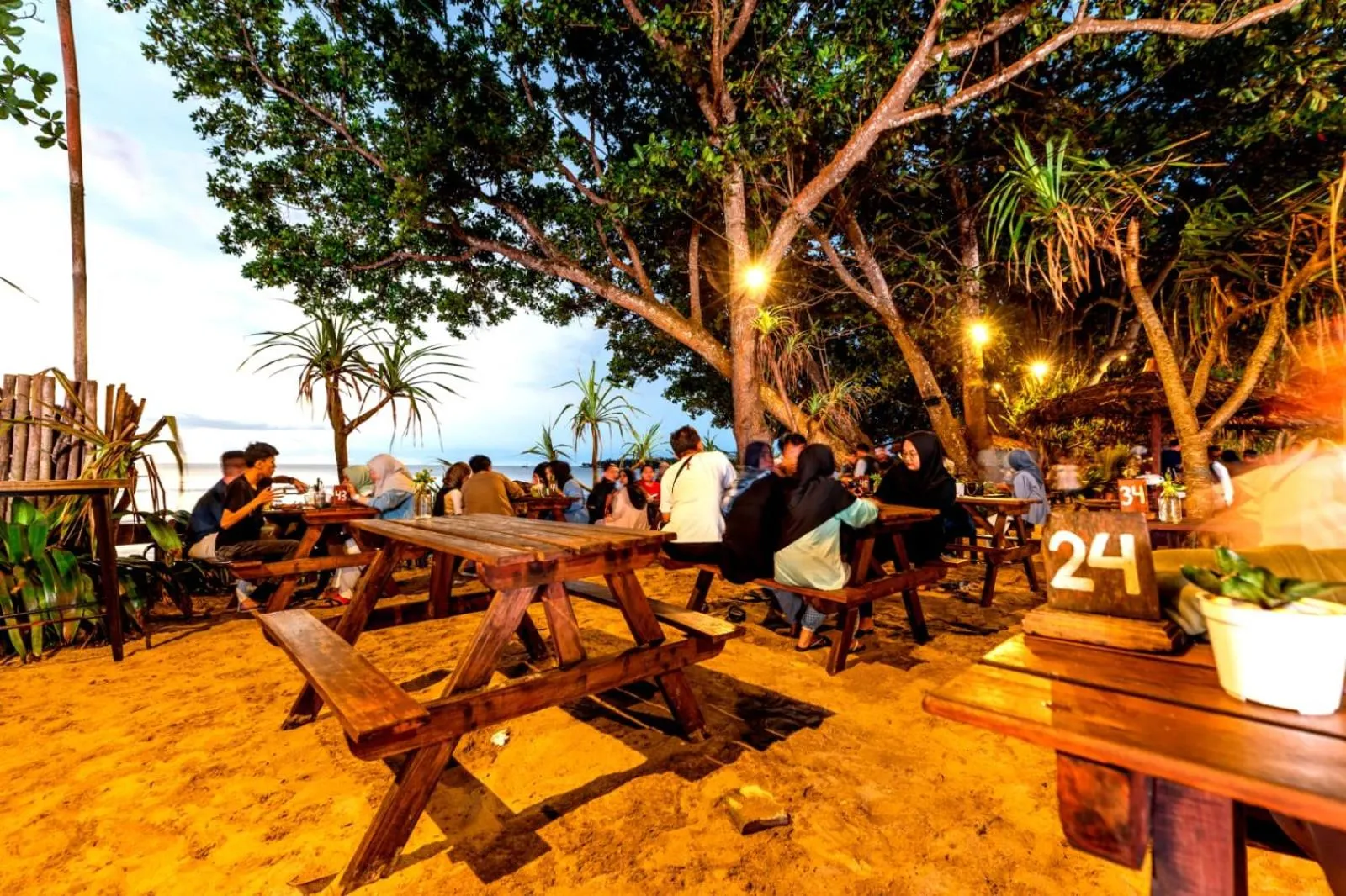 Restaurant/places to eat in Ocean Beach Villas - Carita Kondominium