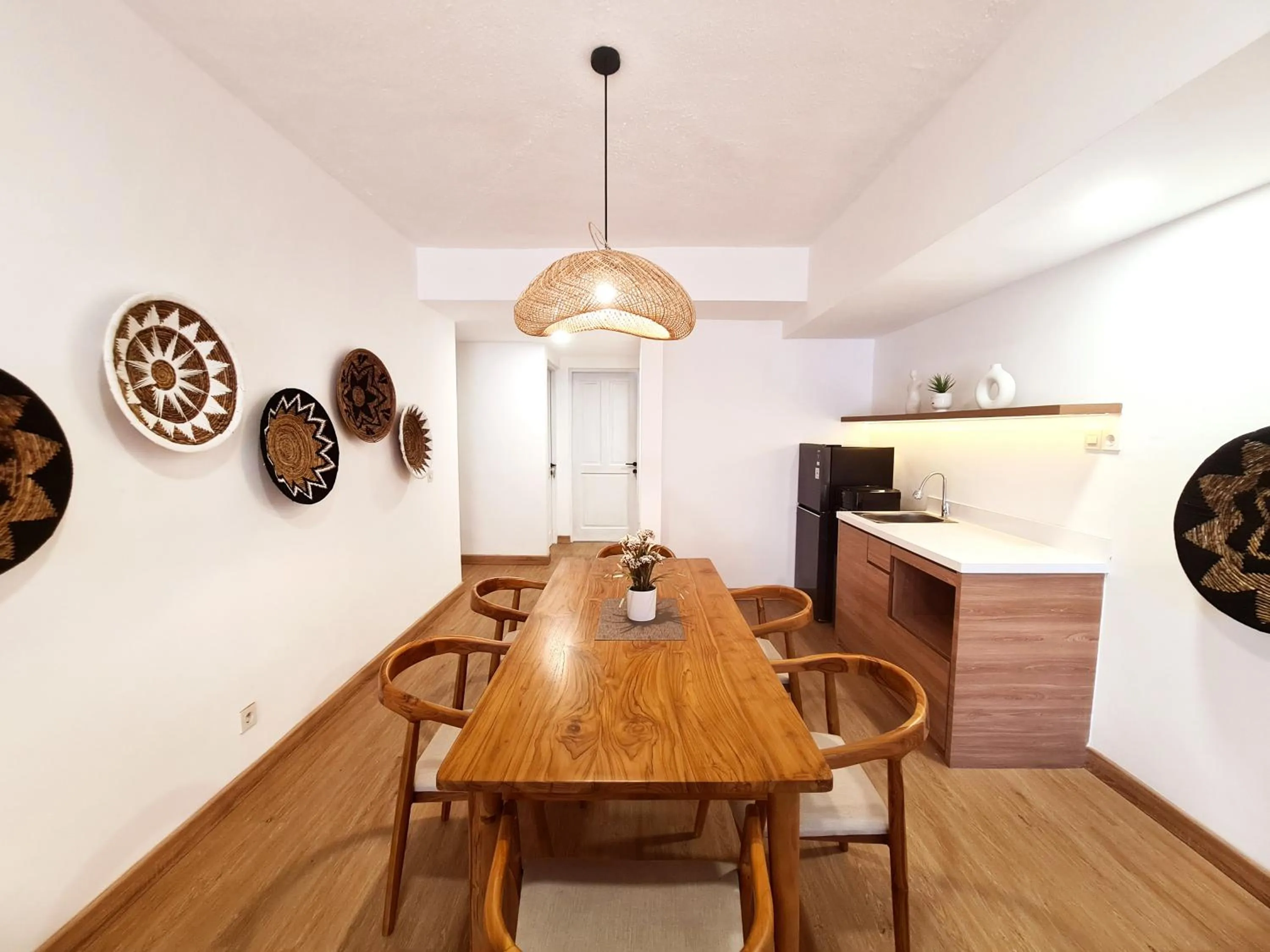 Dining area in Ocean Beach Villas - Carita Kondominium