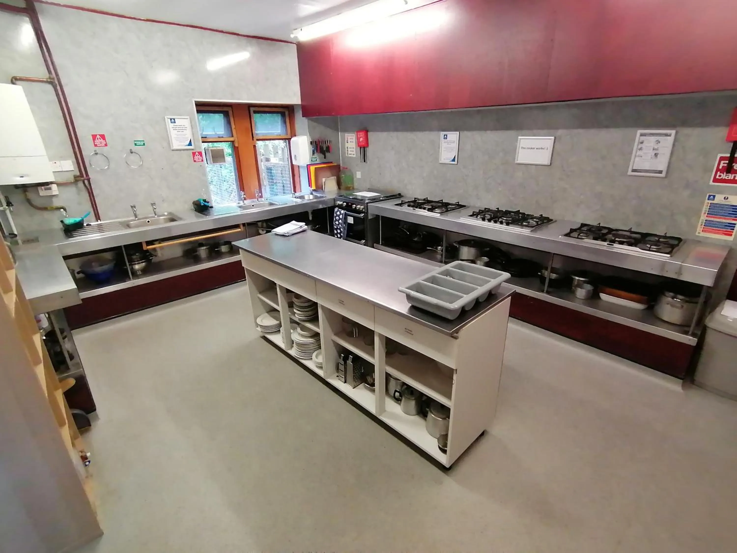 Kitchen or kitchenette in Ratagan Youth Hostel