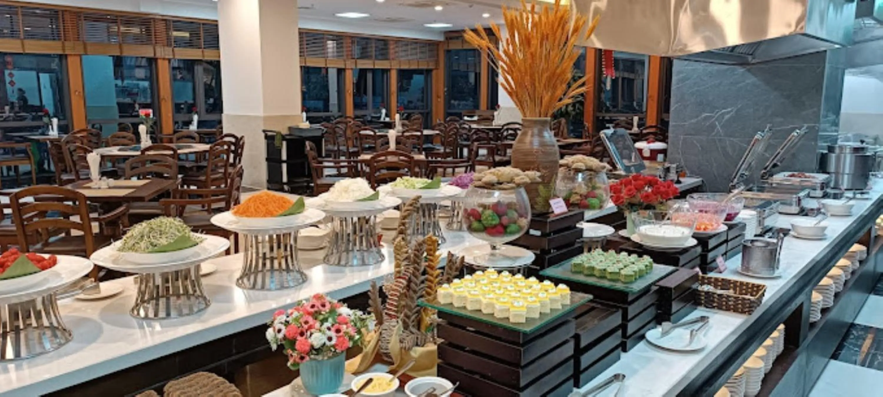 Restaurant/places to eat in Peace Hotel Hạ Long