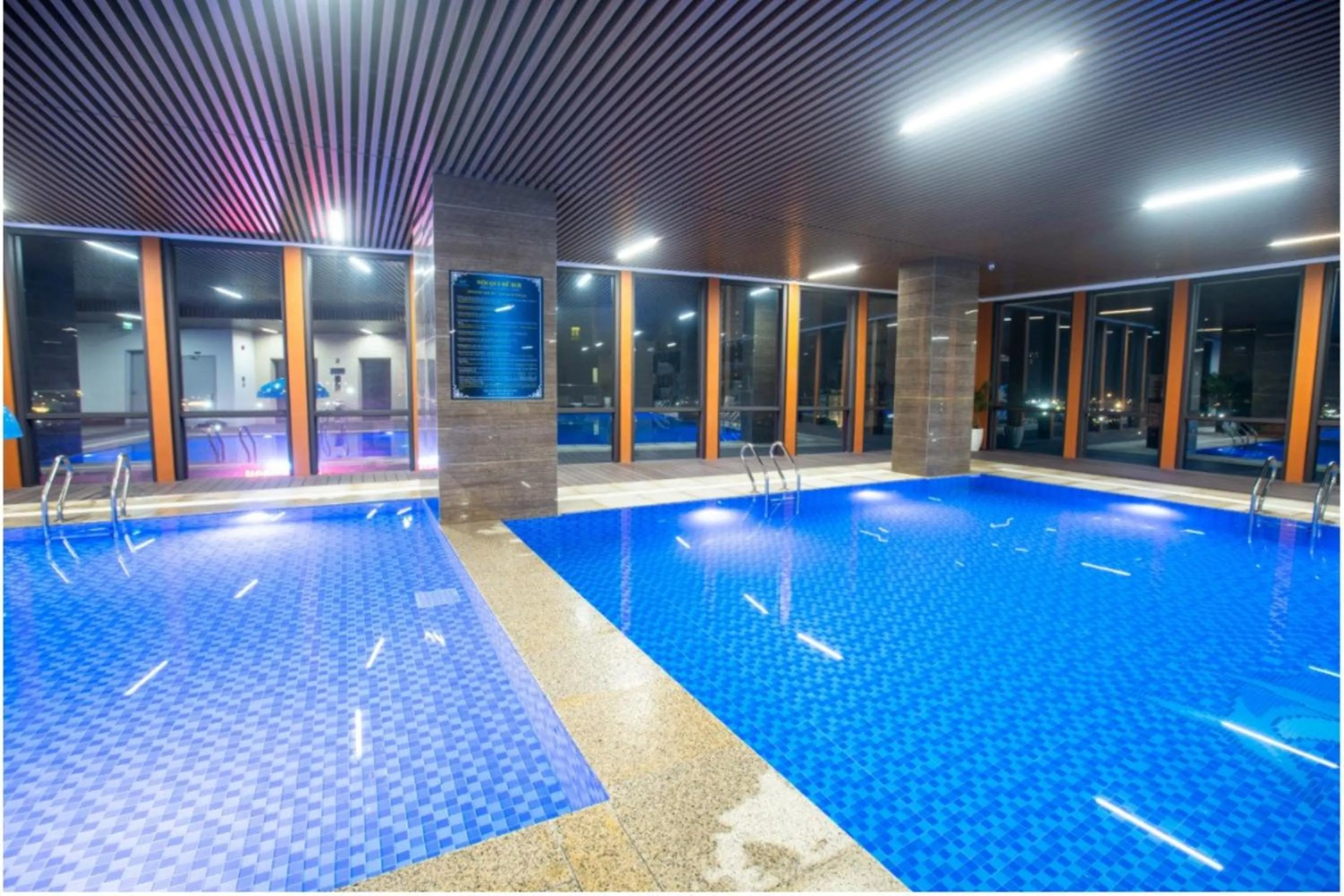 Pool view in Peace Hotel Hạ Long