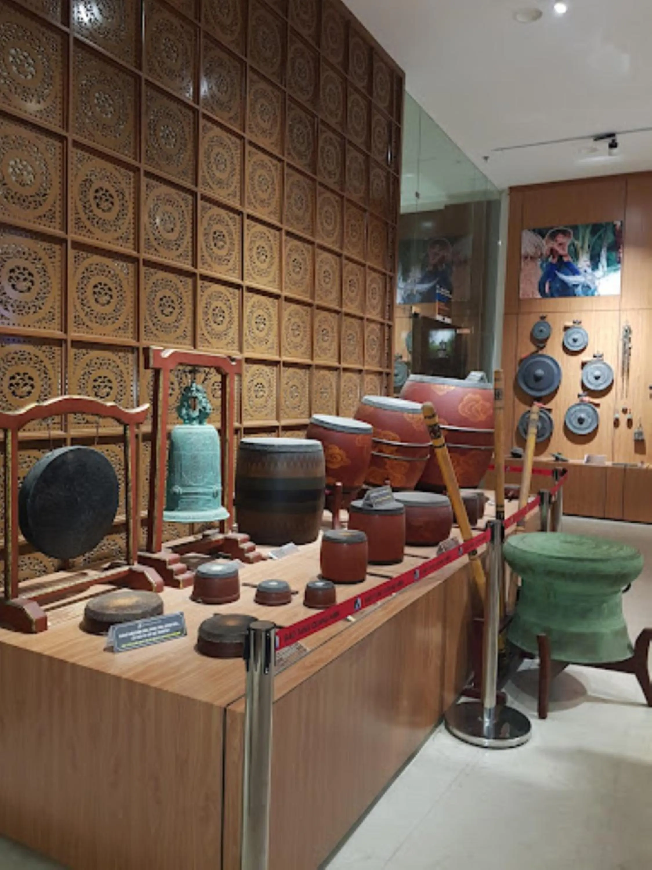 Decorative detail in Peace Hotel Hạ Long