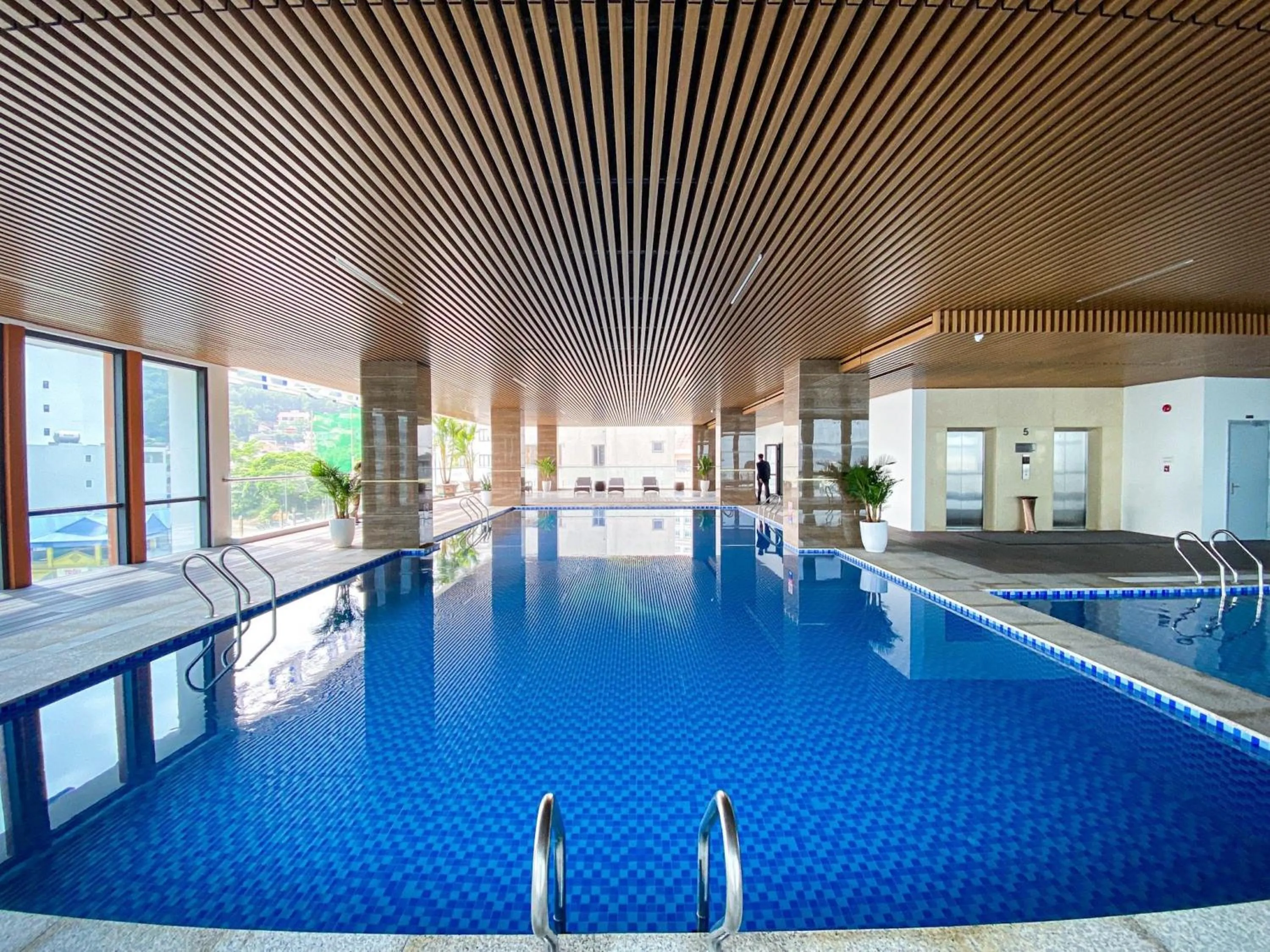 Swimming pool in Peace Hotel Hạ Long