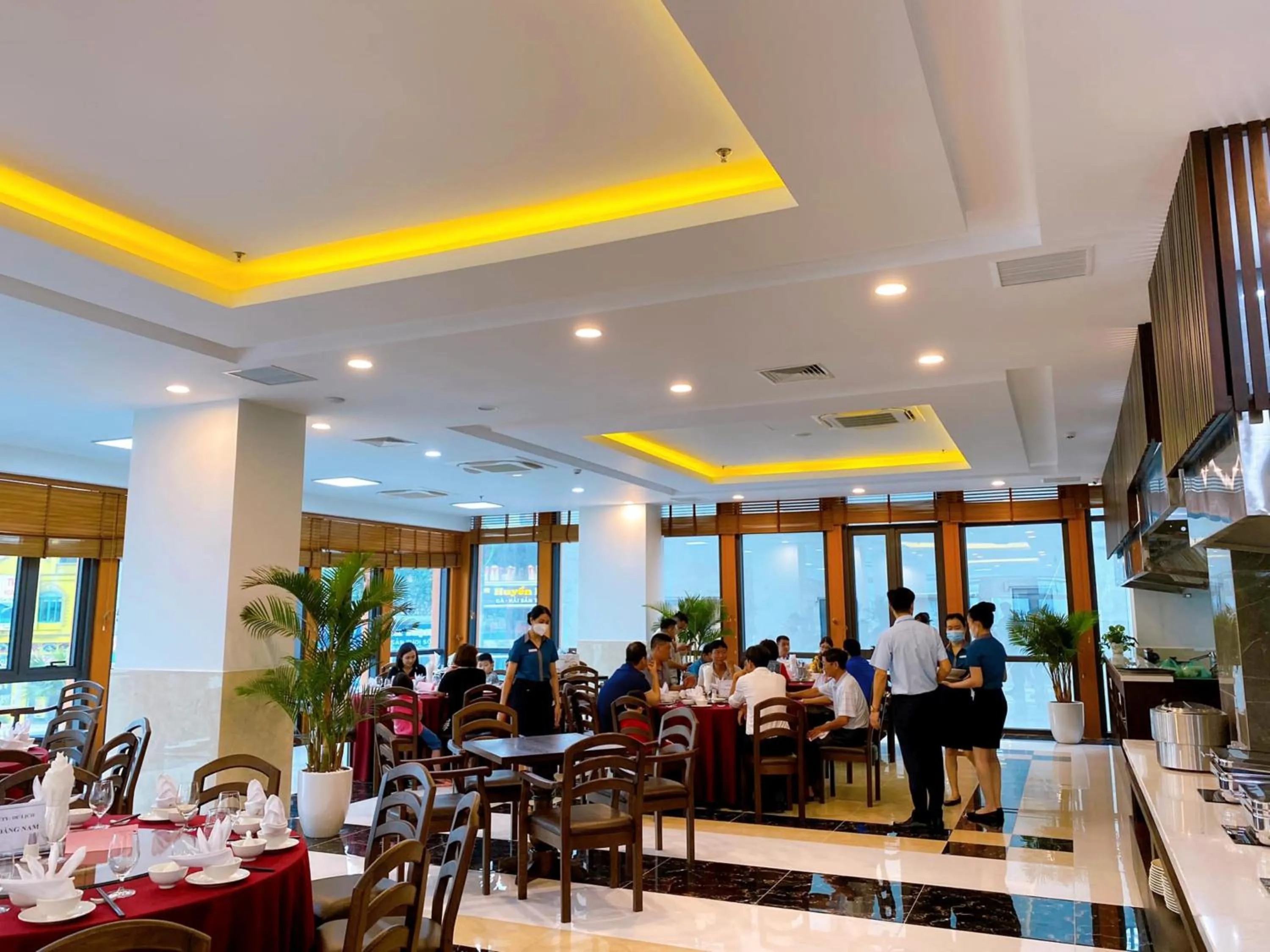 Food in Peace Hotel Hạ Long