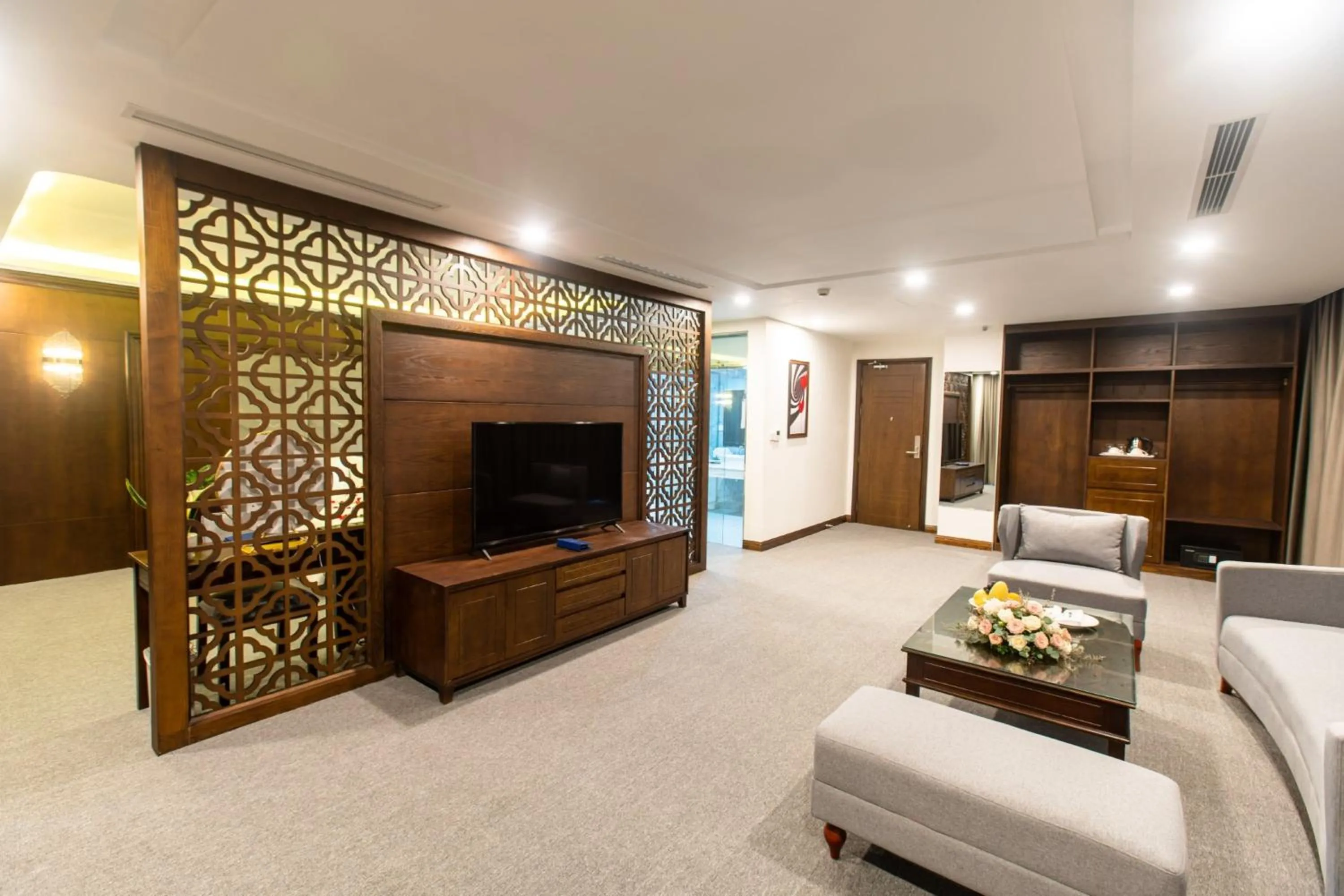 Photo of the whole room in Peace Hotel Hạ Long