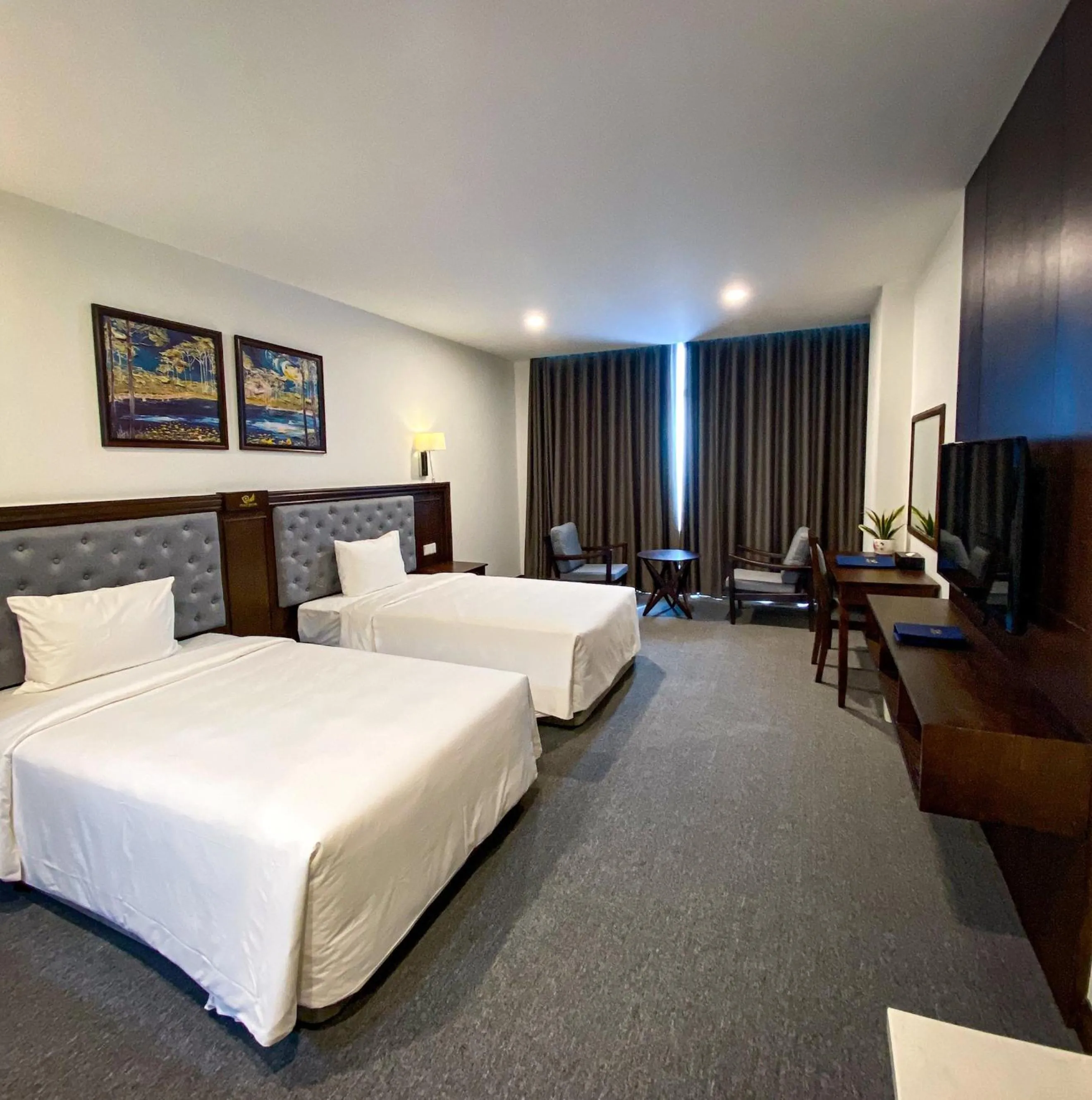 Seating area, Bed in Peace Hotel Hạ Long