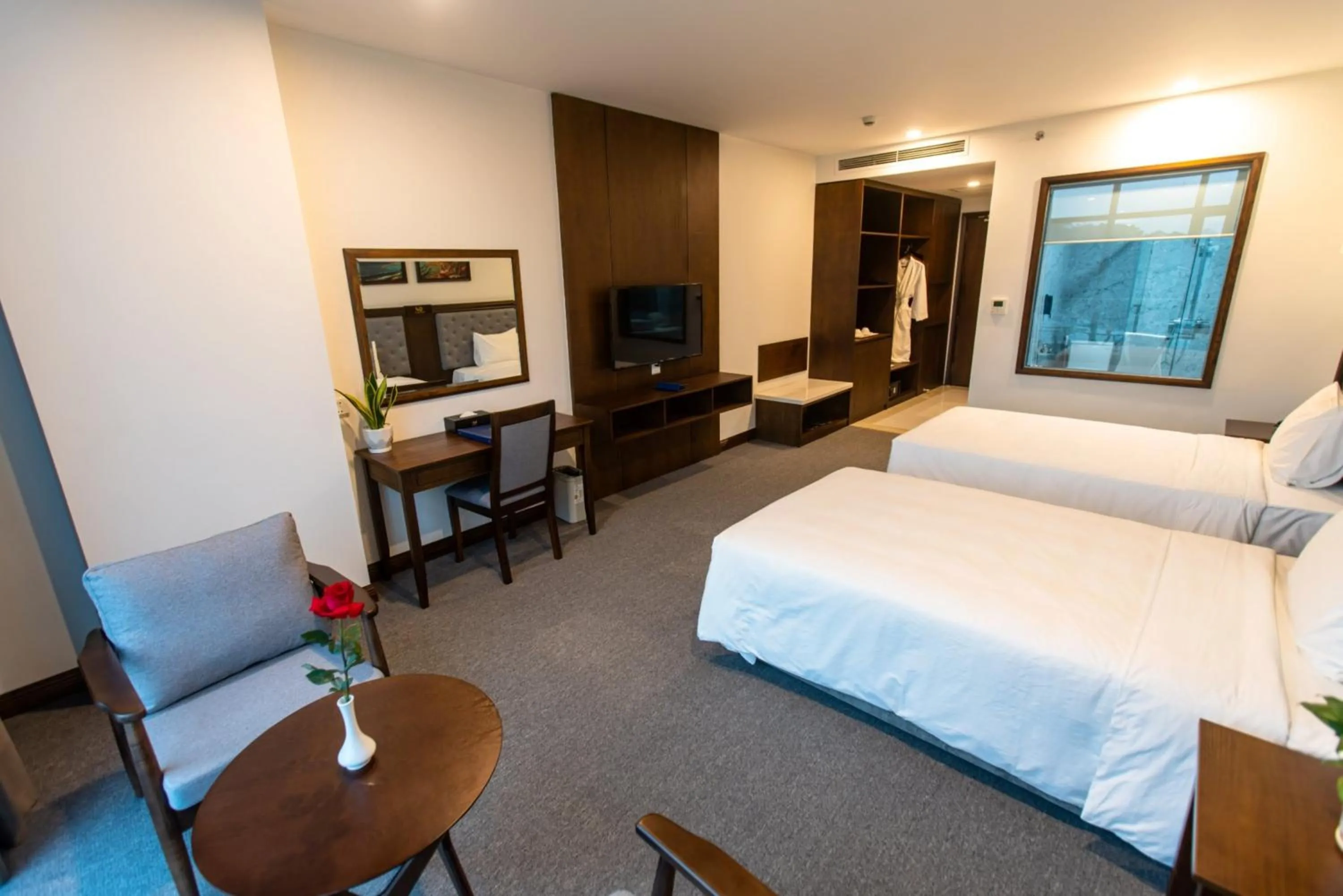 minibar, Bed in Peace Hotel Hạ Long