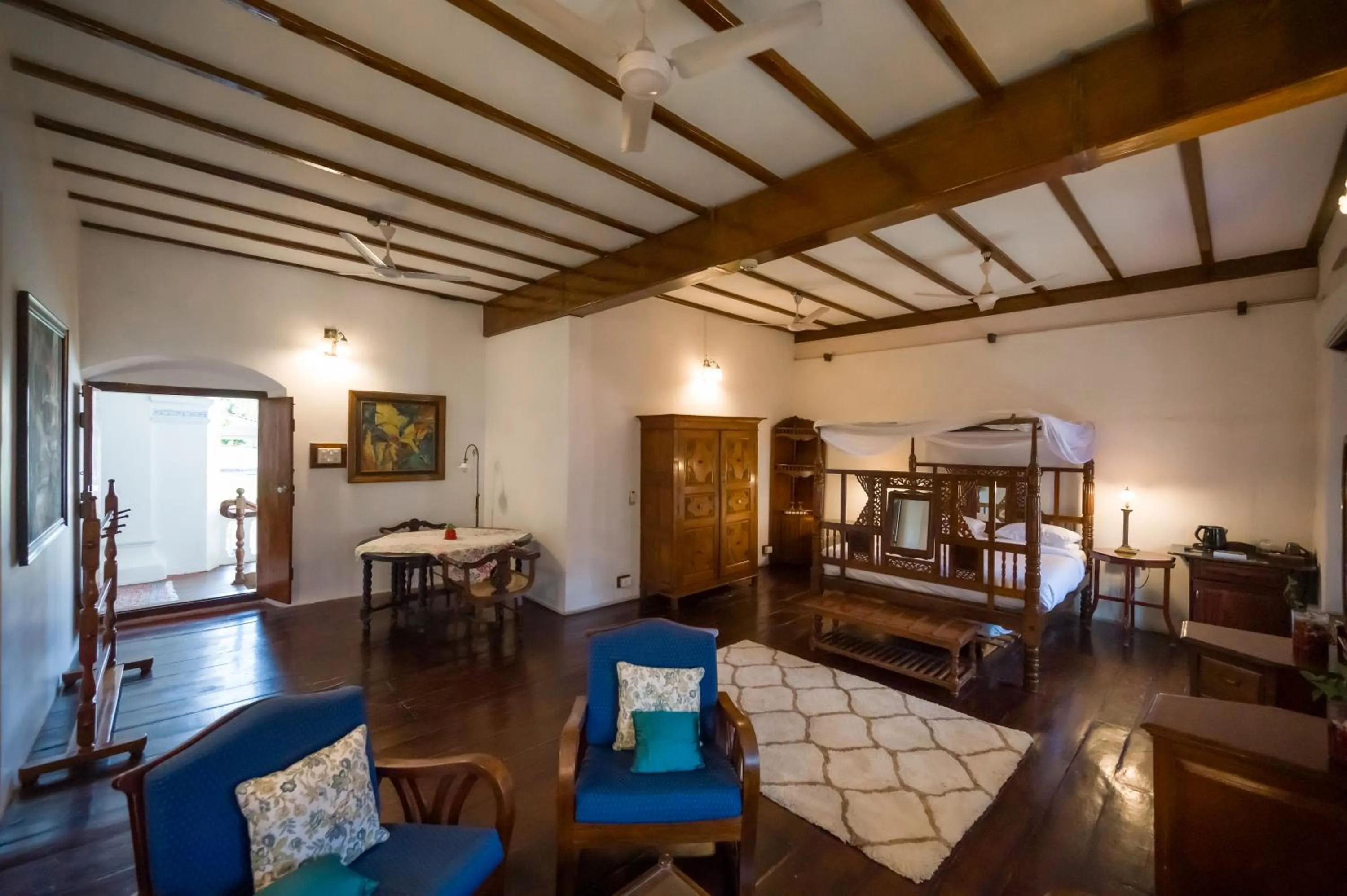 View (from property/room), Bed in Old Courtyard Hotel