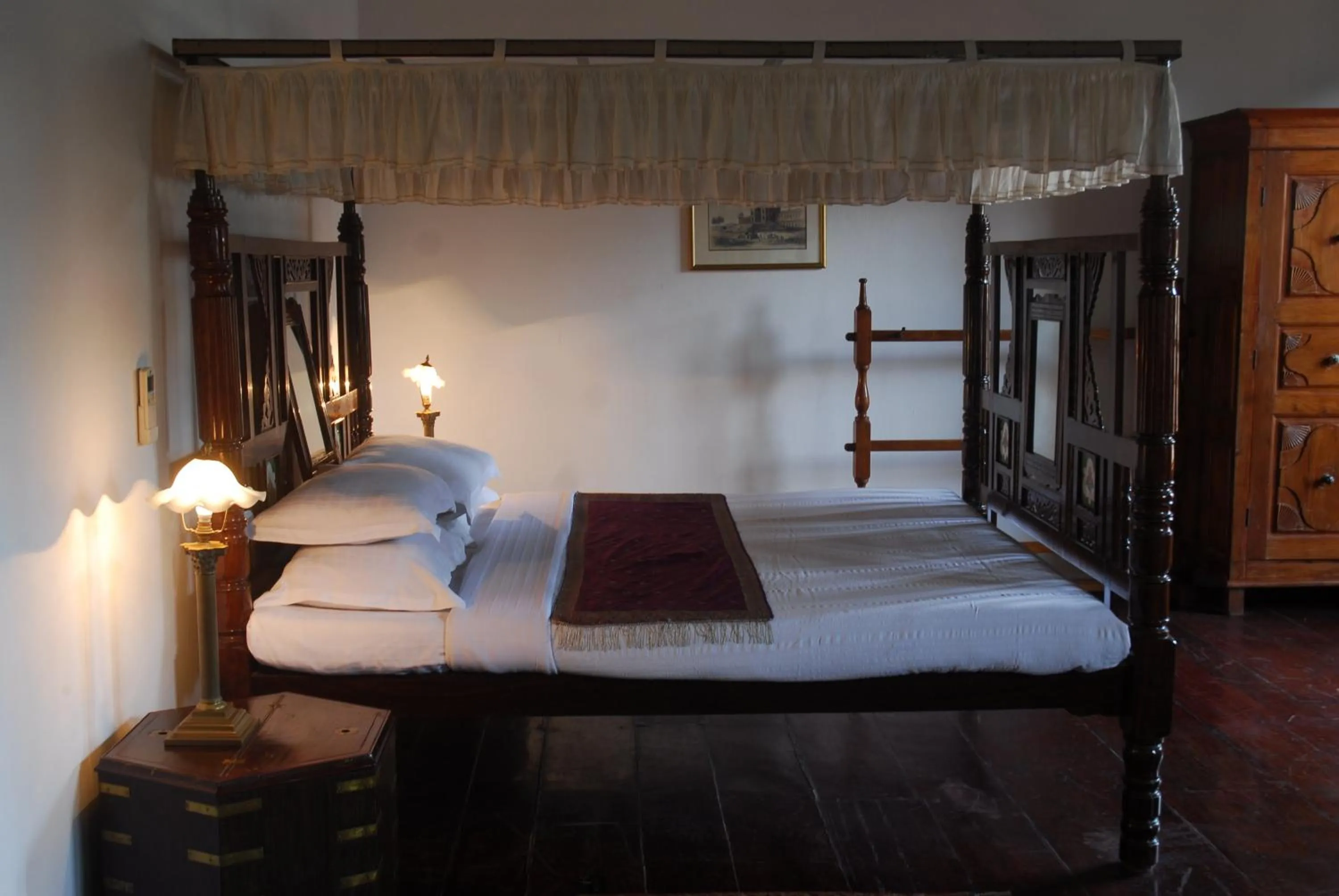 Bed in Old Courtyard Hotel