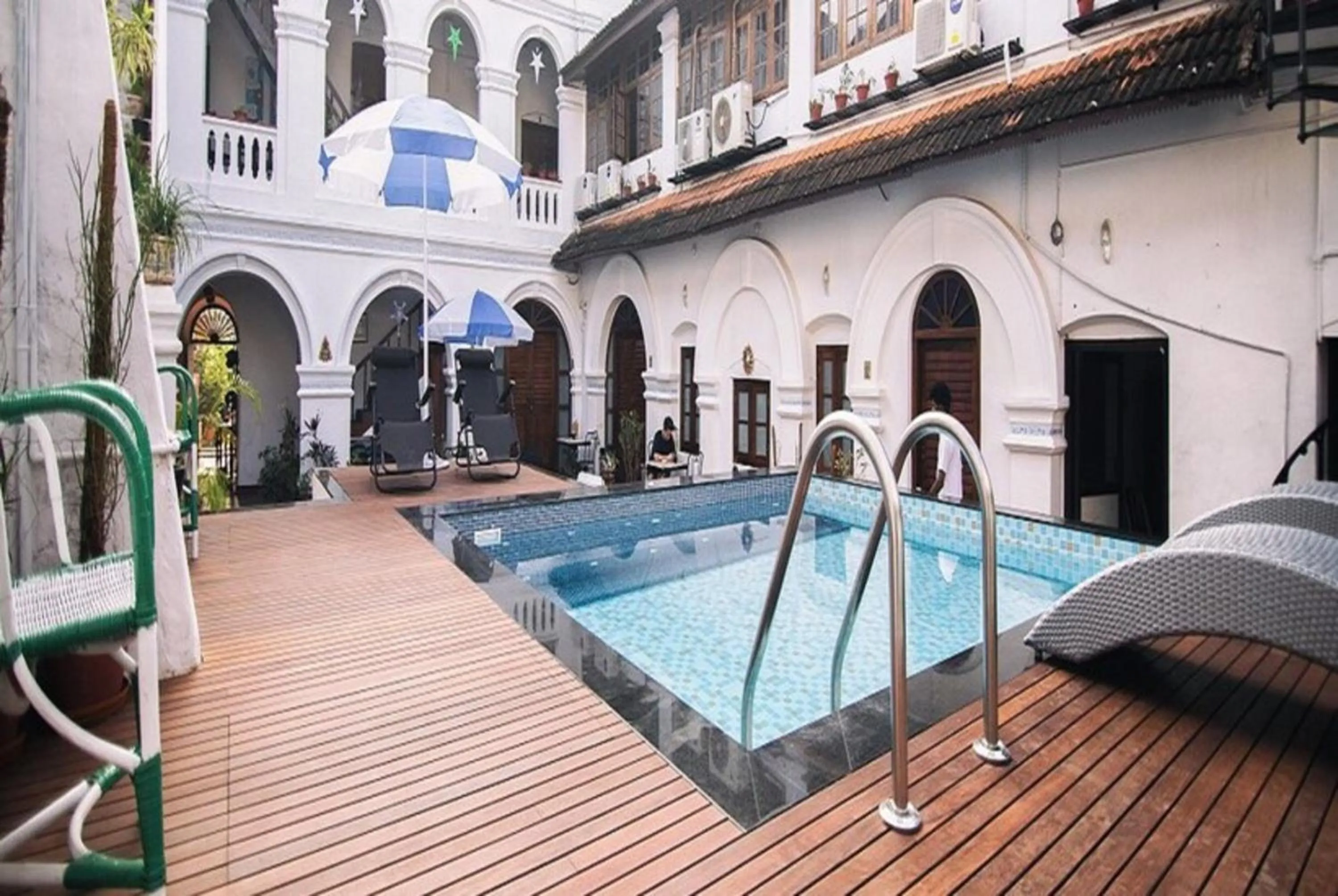 Swimming pool in Old Courtyard Hotel