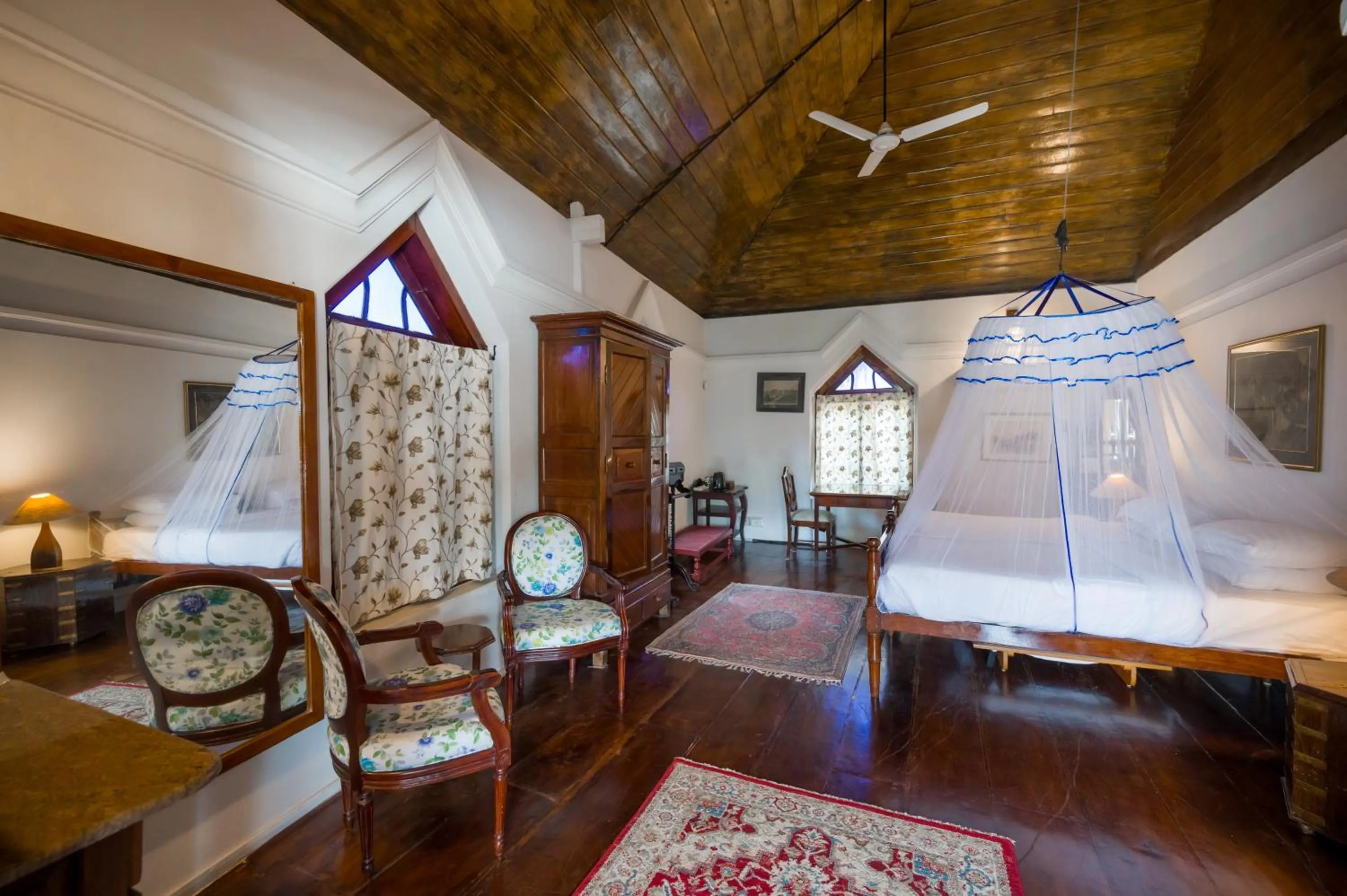 Photo of the whole room, Bed in Old Courtyard Hotel