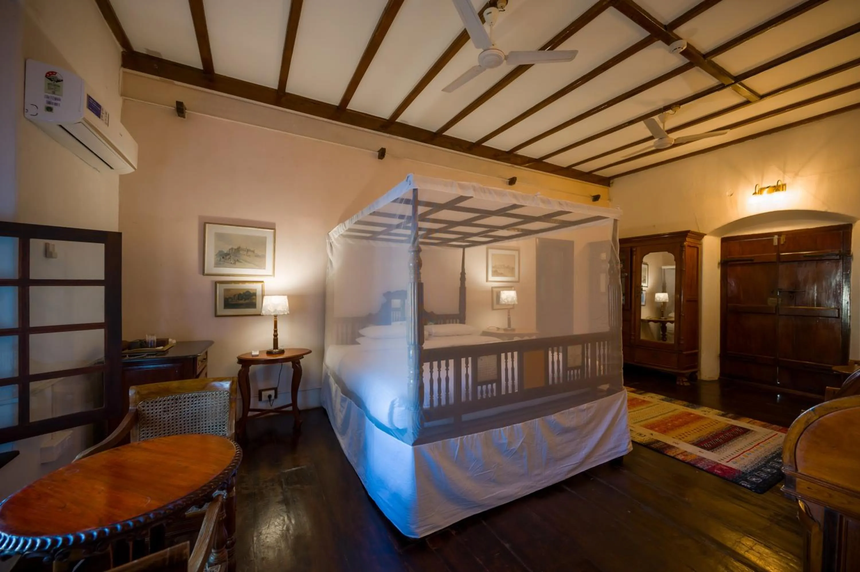 Photo of the whole room, Bed in Old Courtyard Hotel