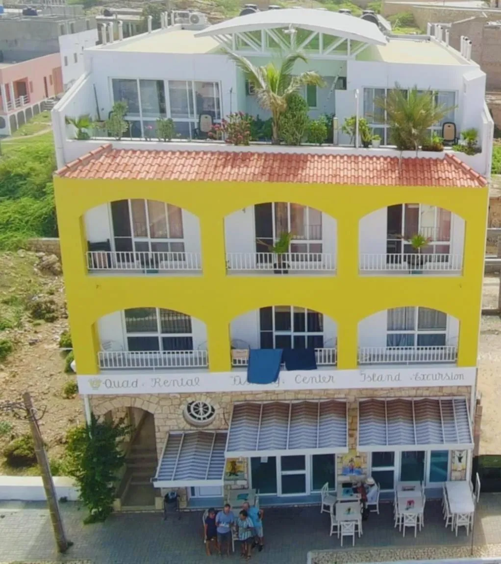 Property building in Pensão Big Game Maio Vila do Maio