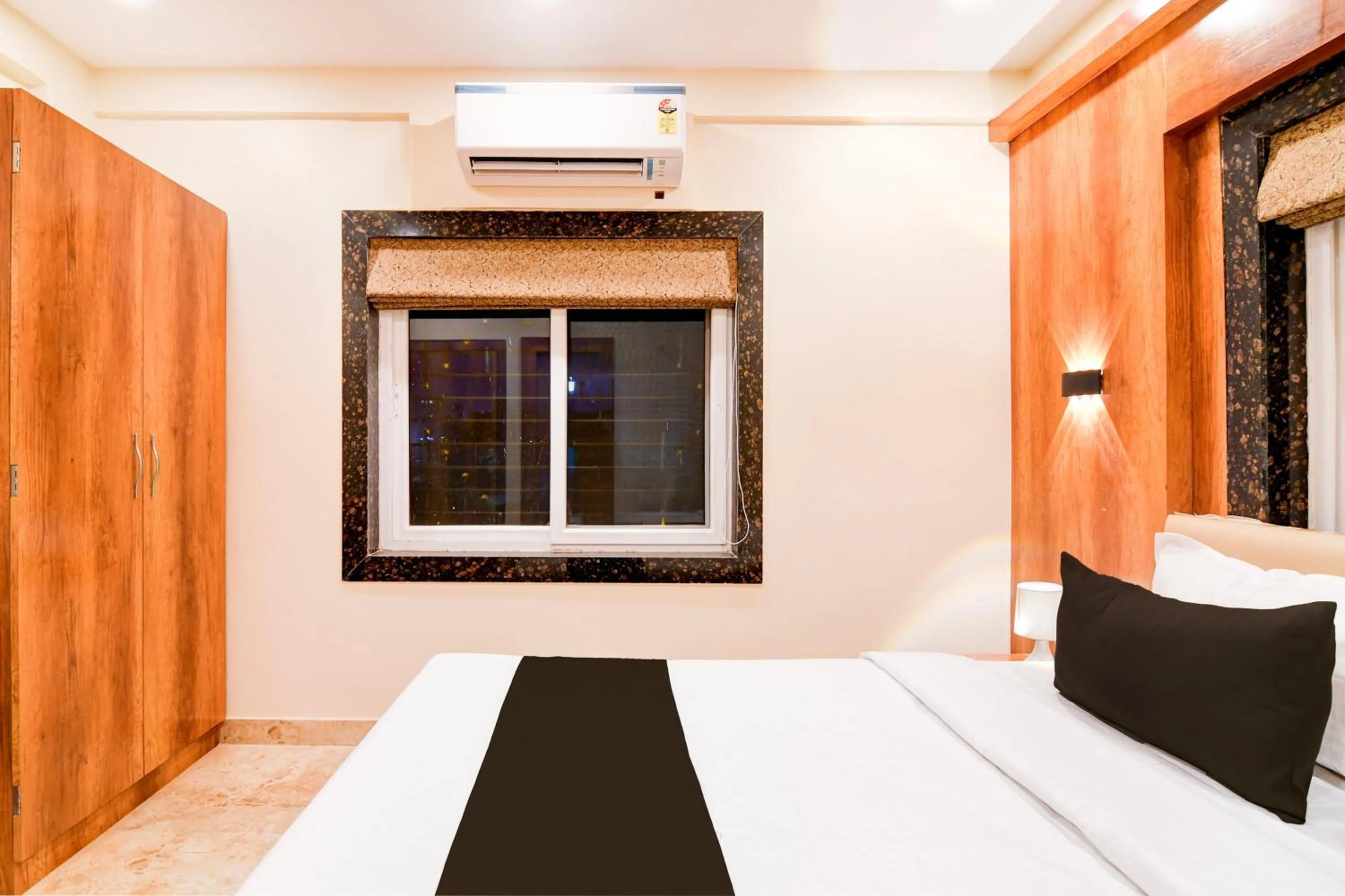 Bedroom in Hotel O Grand Inn