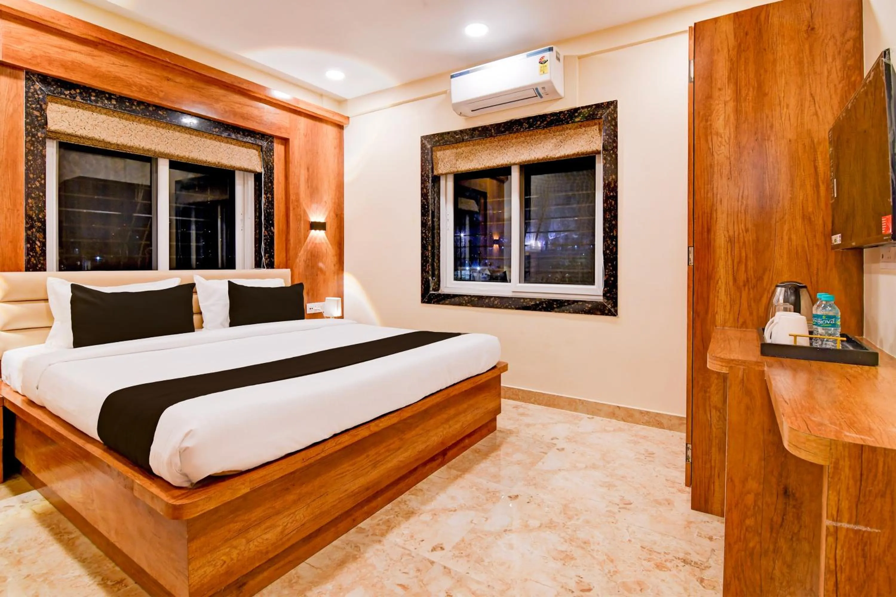 Bedroom in Hotel O Grand Inn