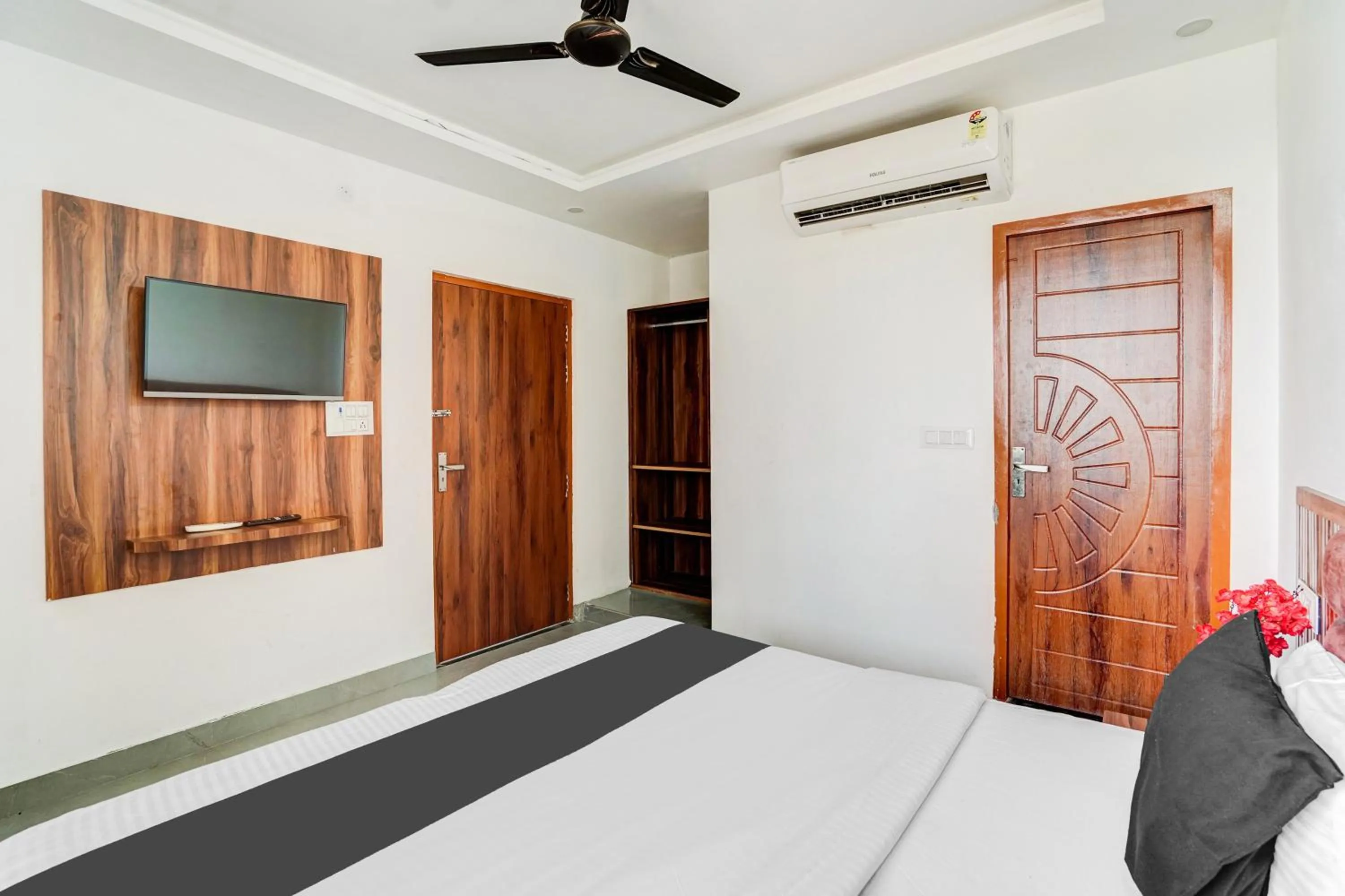 Bedroom, Bed in Hotel O Sunrakh Road Vrindavan Formerly Ganga Residency