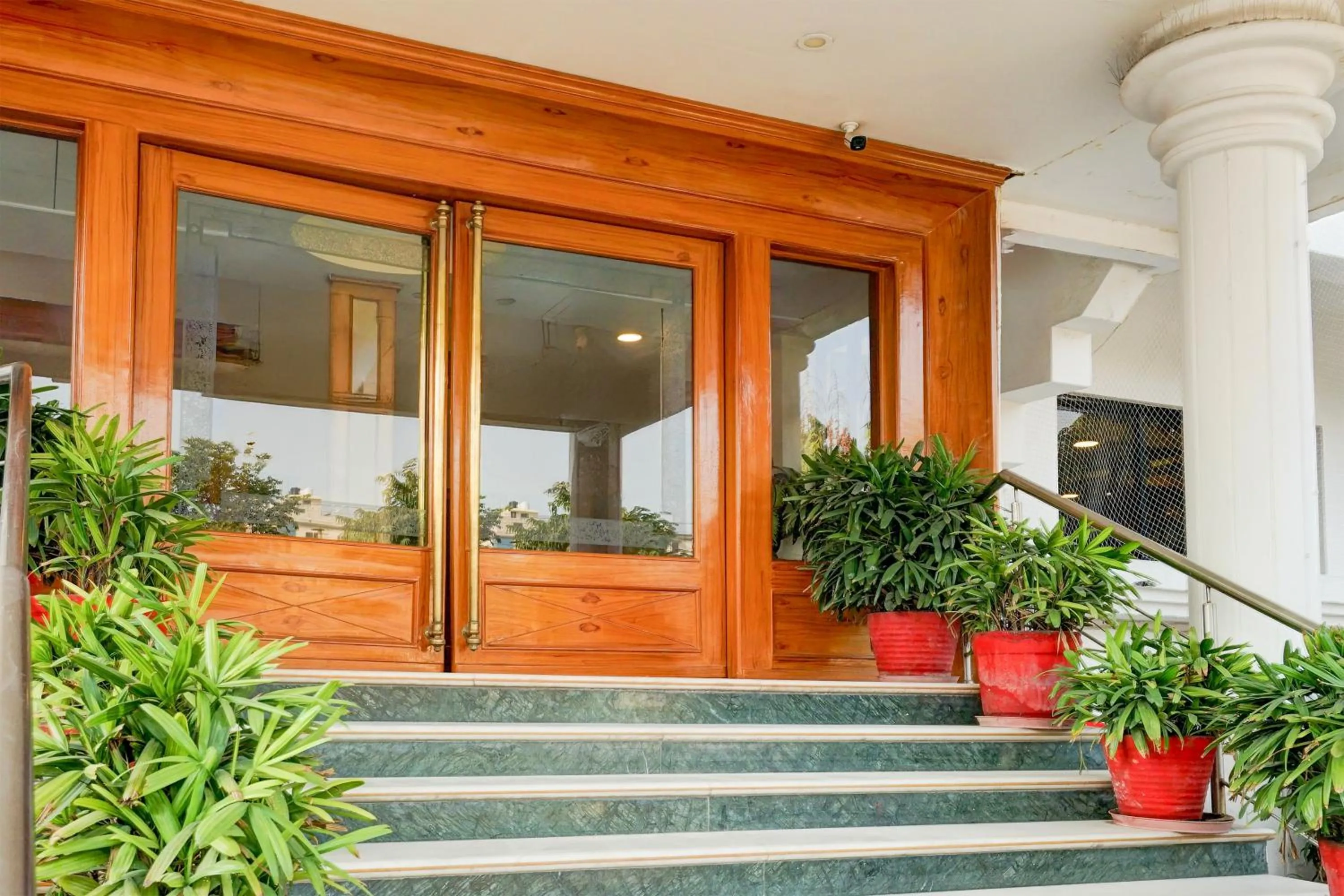 Super Townhouse Subhash Nagar Formerly Royal Palazzo