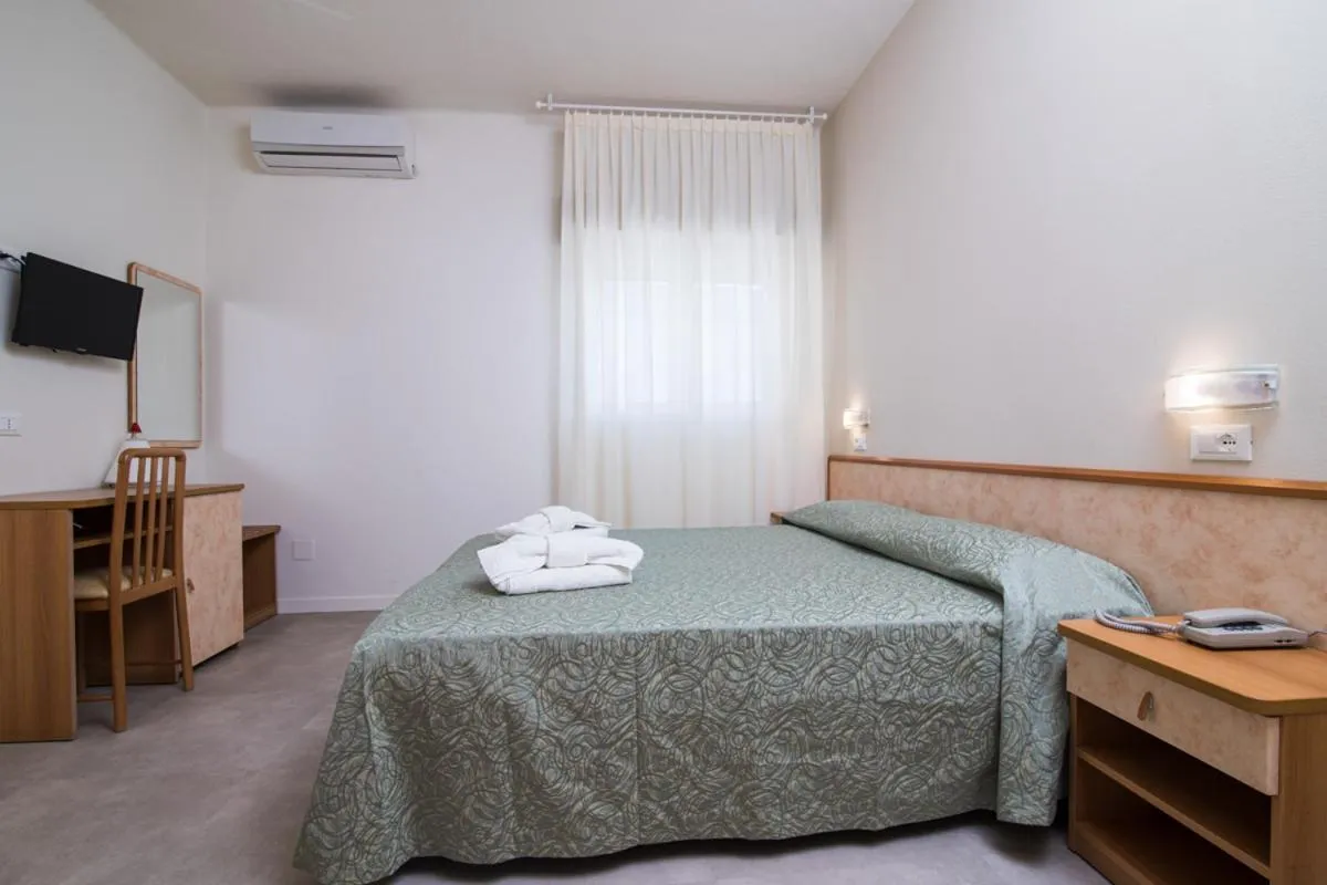 Photo of the whole room, Bed in Hotel Ondina e Milazzo