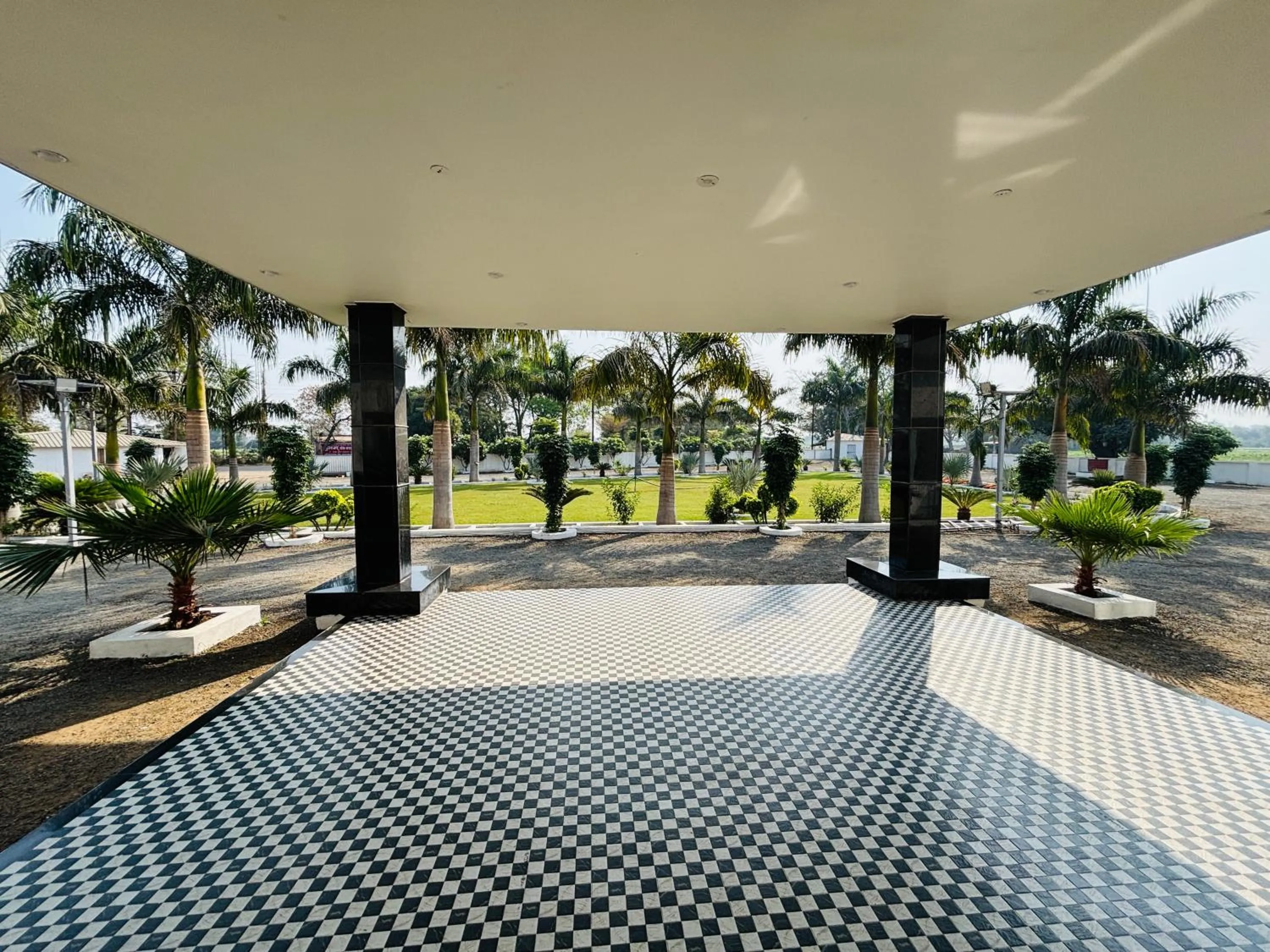 Facade/entrance in HOTEL MUSHAK by BAPPA PALACE