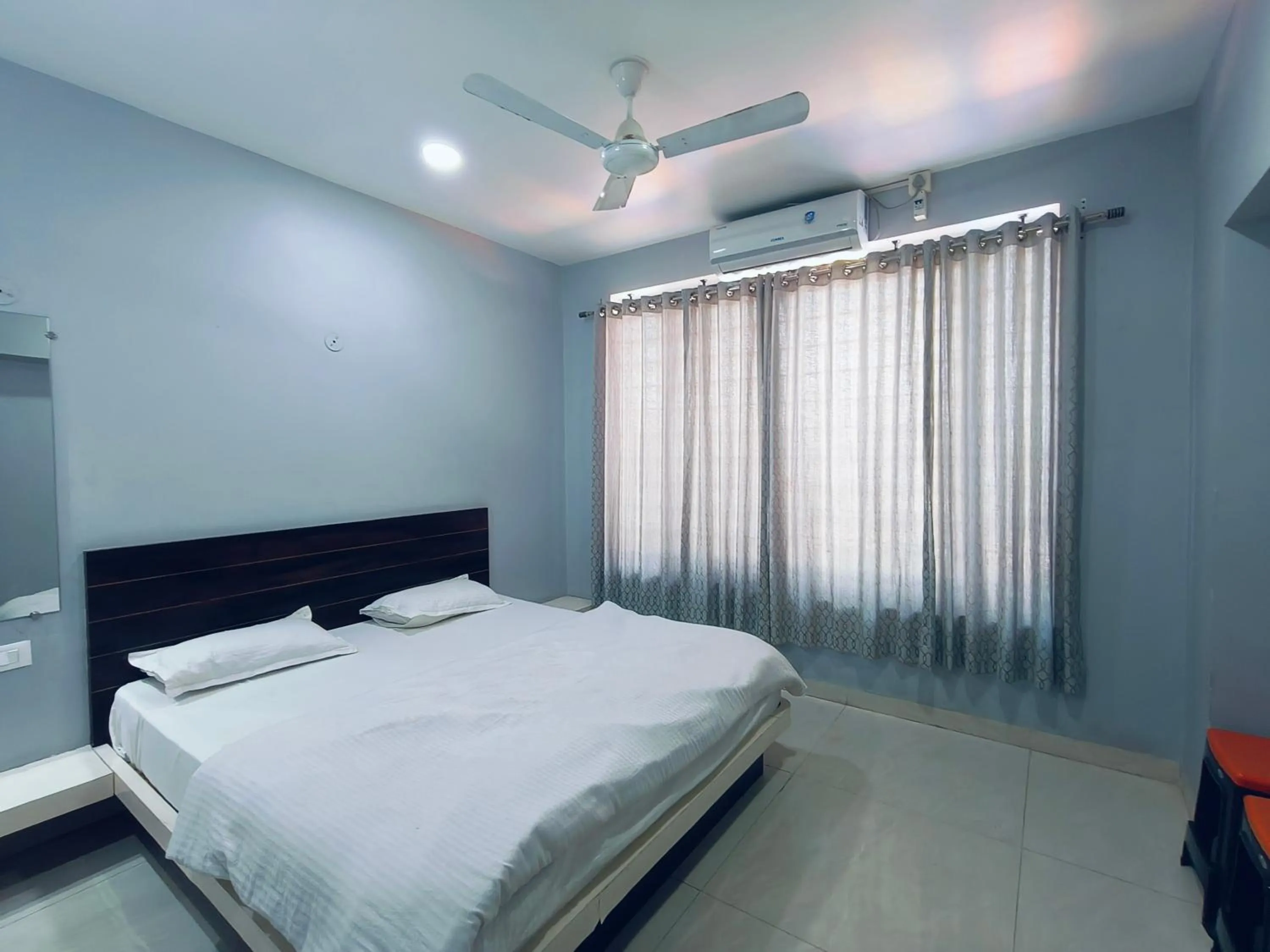 Photo of the whole room in HOTEL MUSHAK by BAPPA PALACE