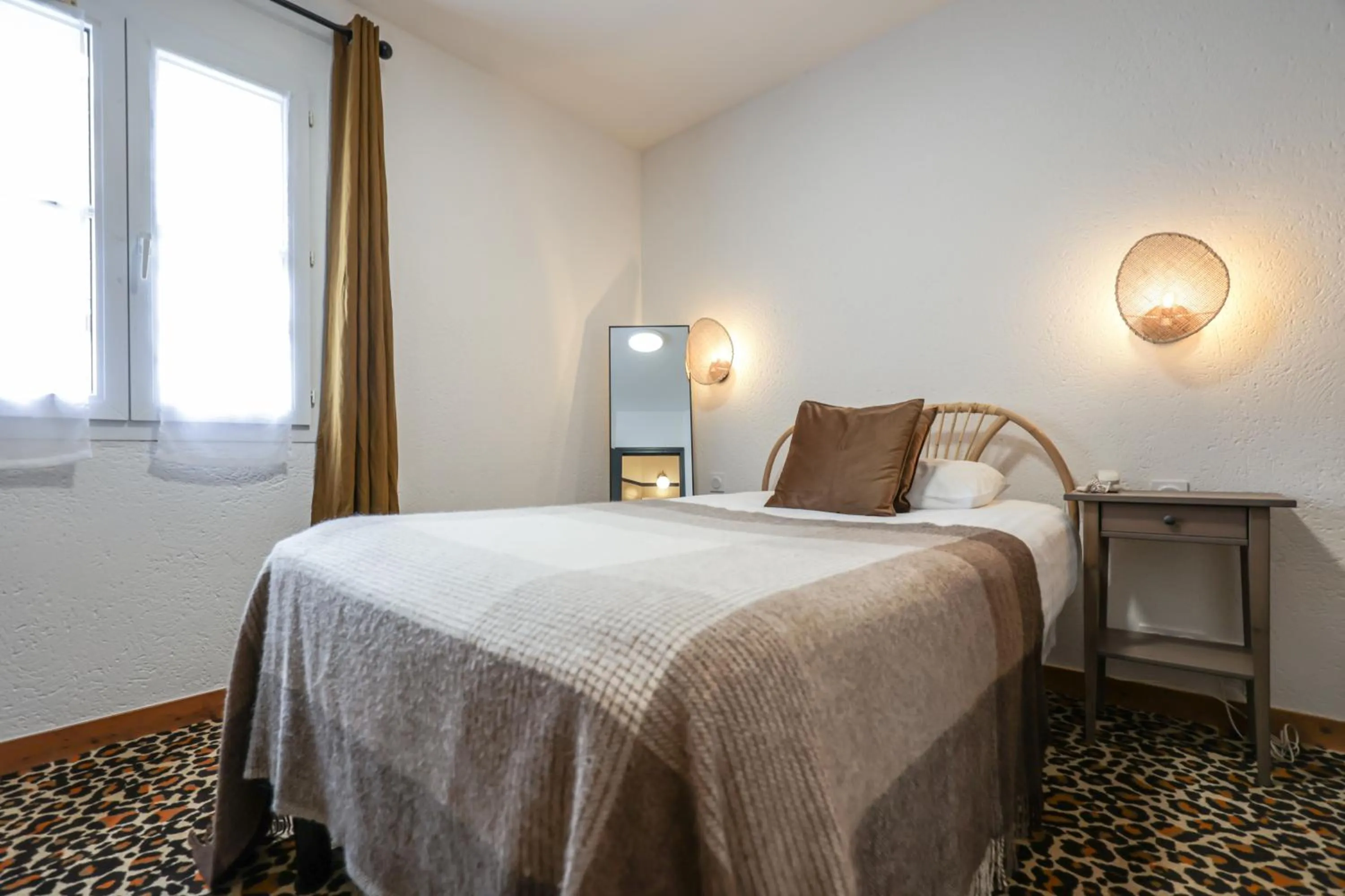 Photo of the whole room, Bed in Ty Mad Hôtel