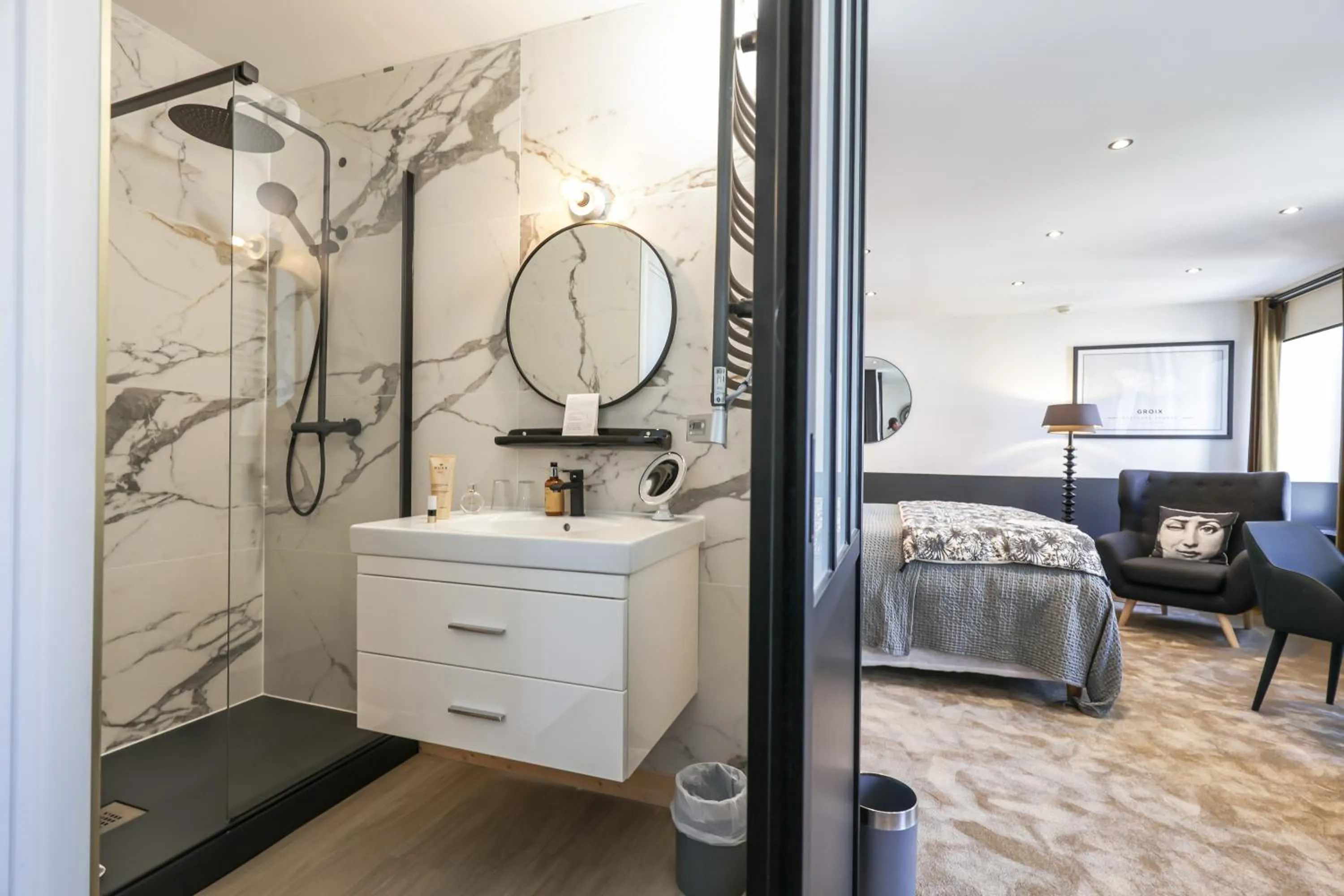 Shower, Bed in Ty Mad Hôtel