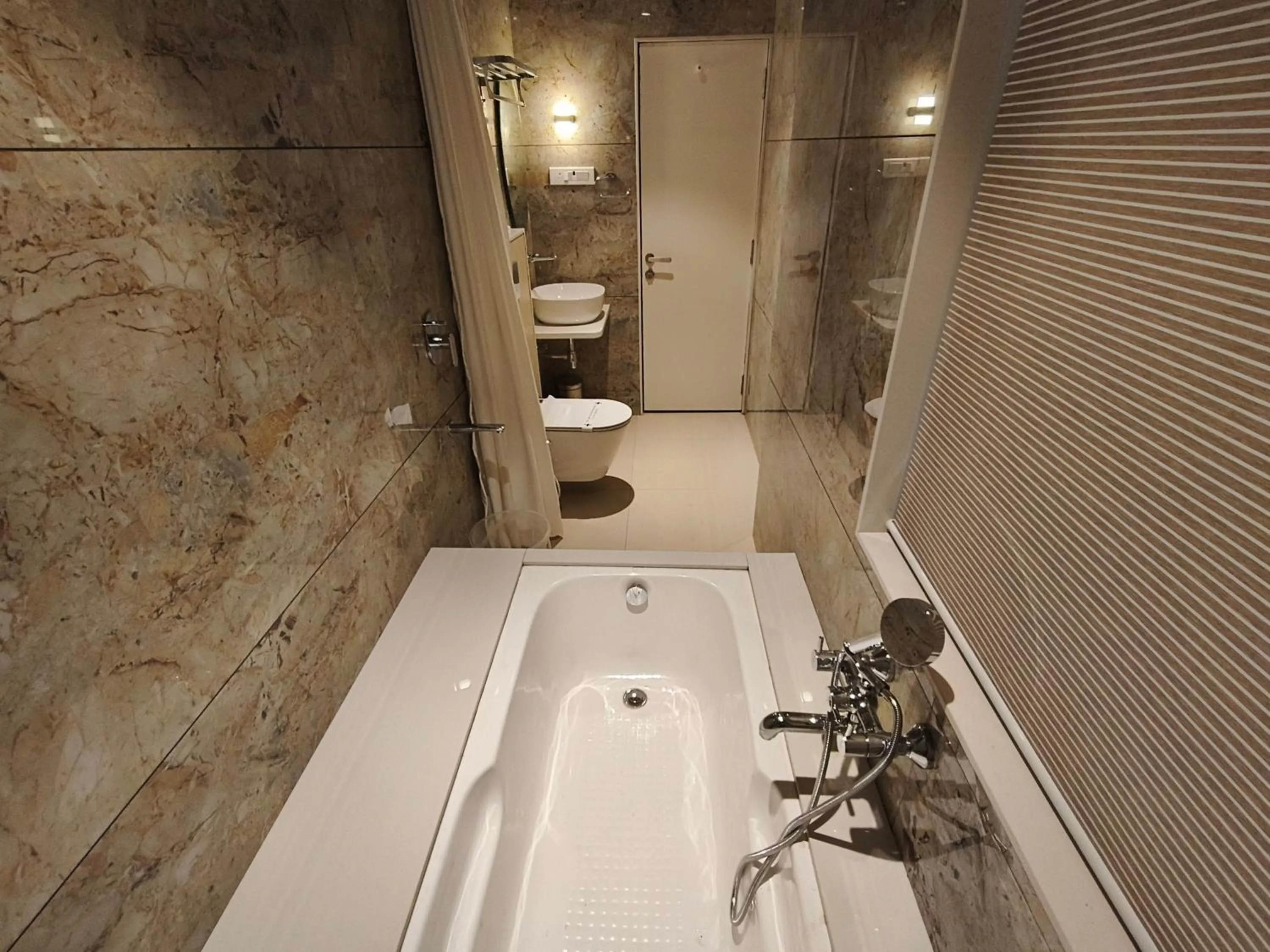 Bathroom in Hotel Sonesta Suites - Thane