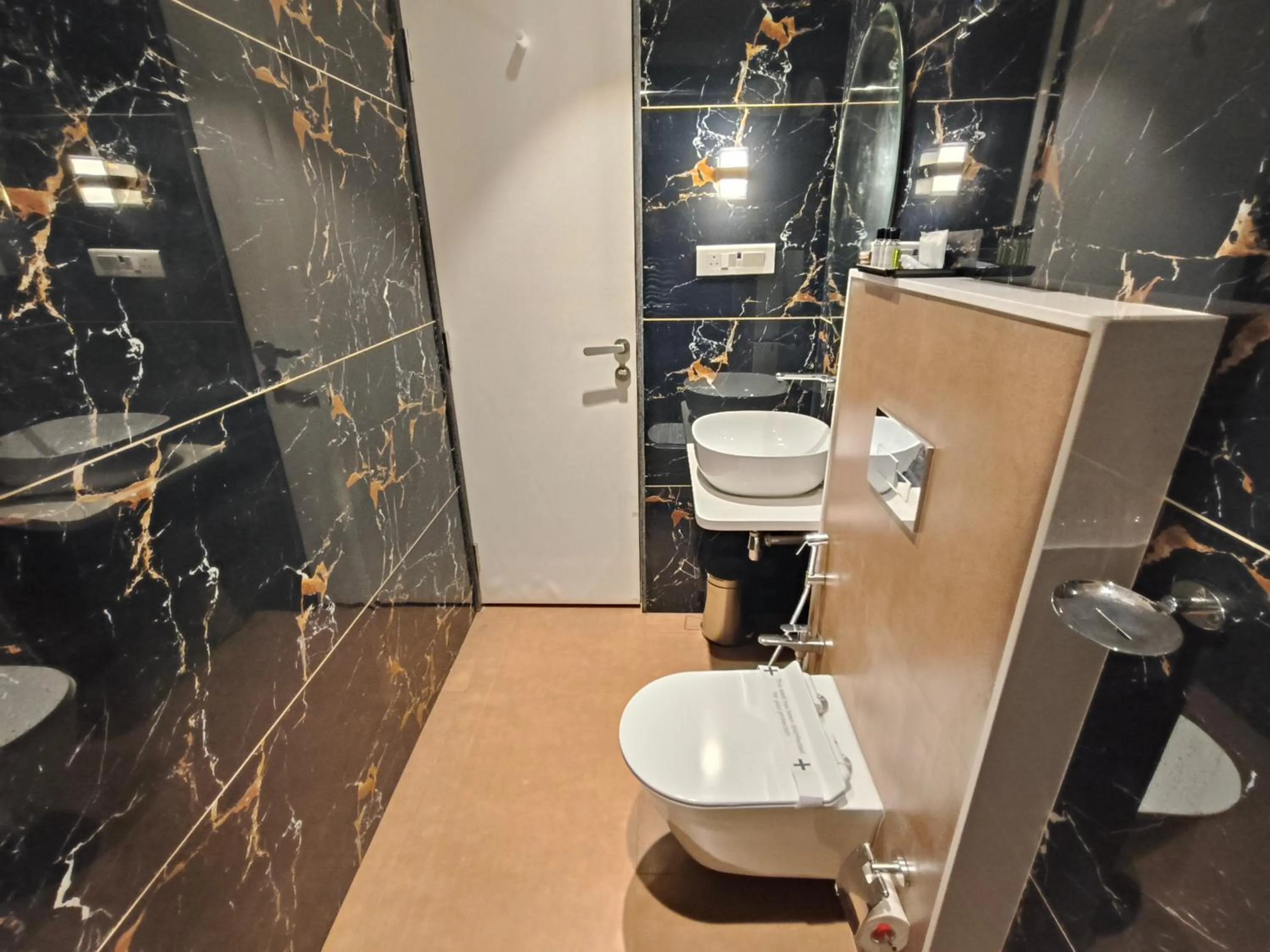 Bathroom in Hotel Sonesta Suites - Thane