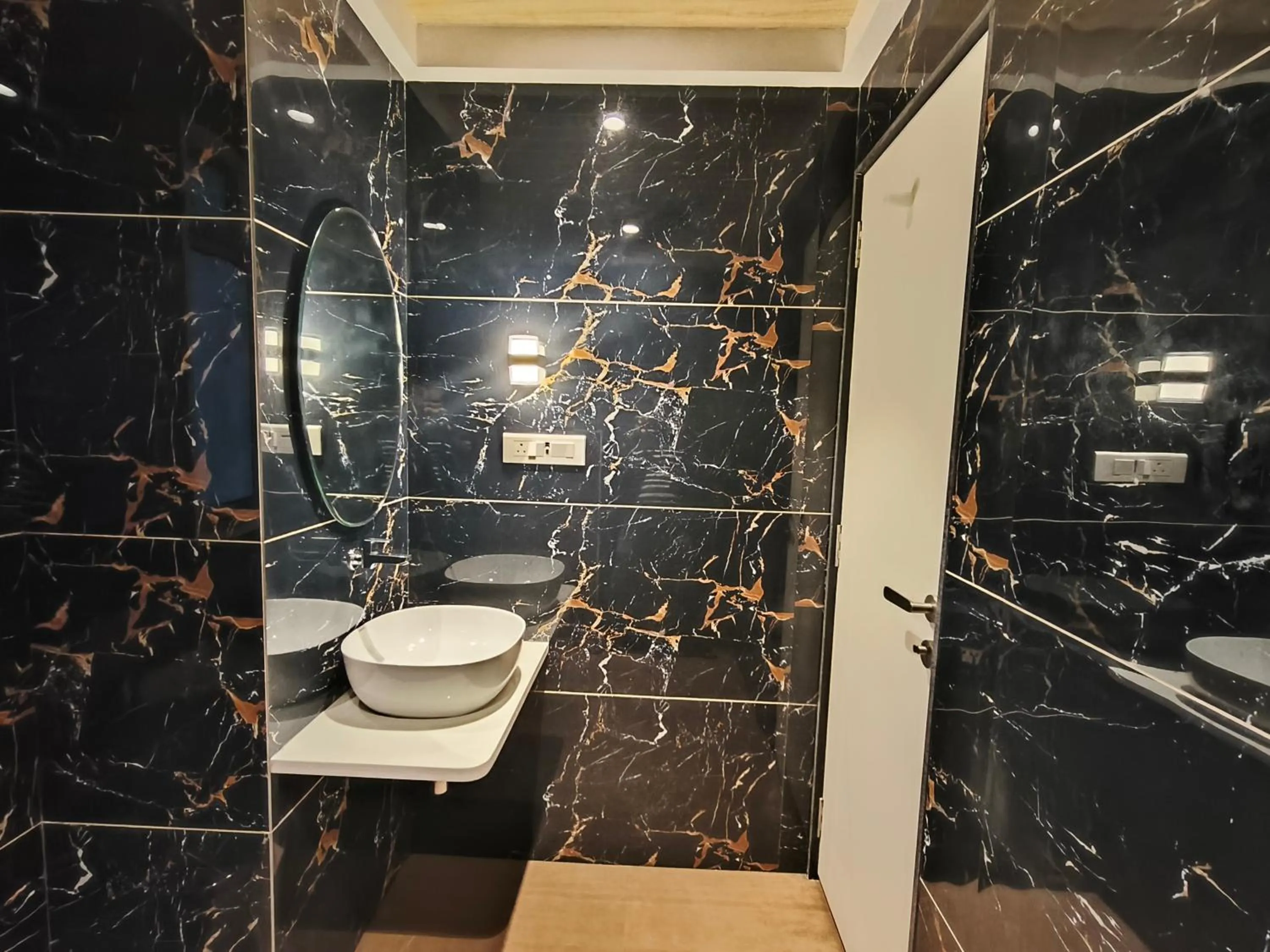 Bathroom in Hotel Sonesta Suites - Thane