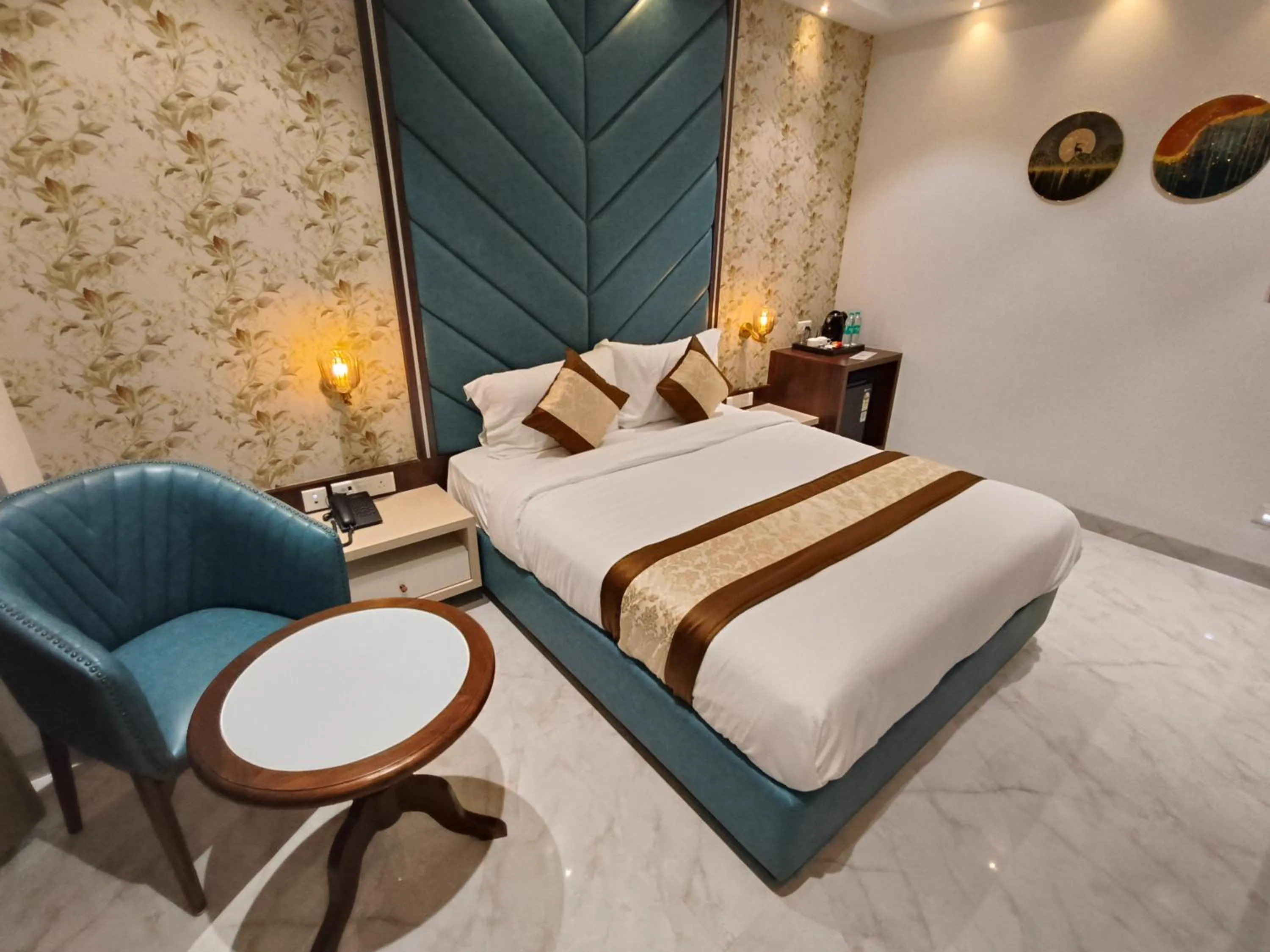 Bedroom, Bed in Hotel Sonesta Suites - Thane