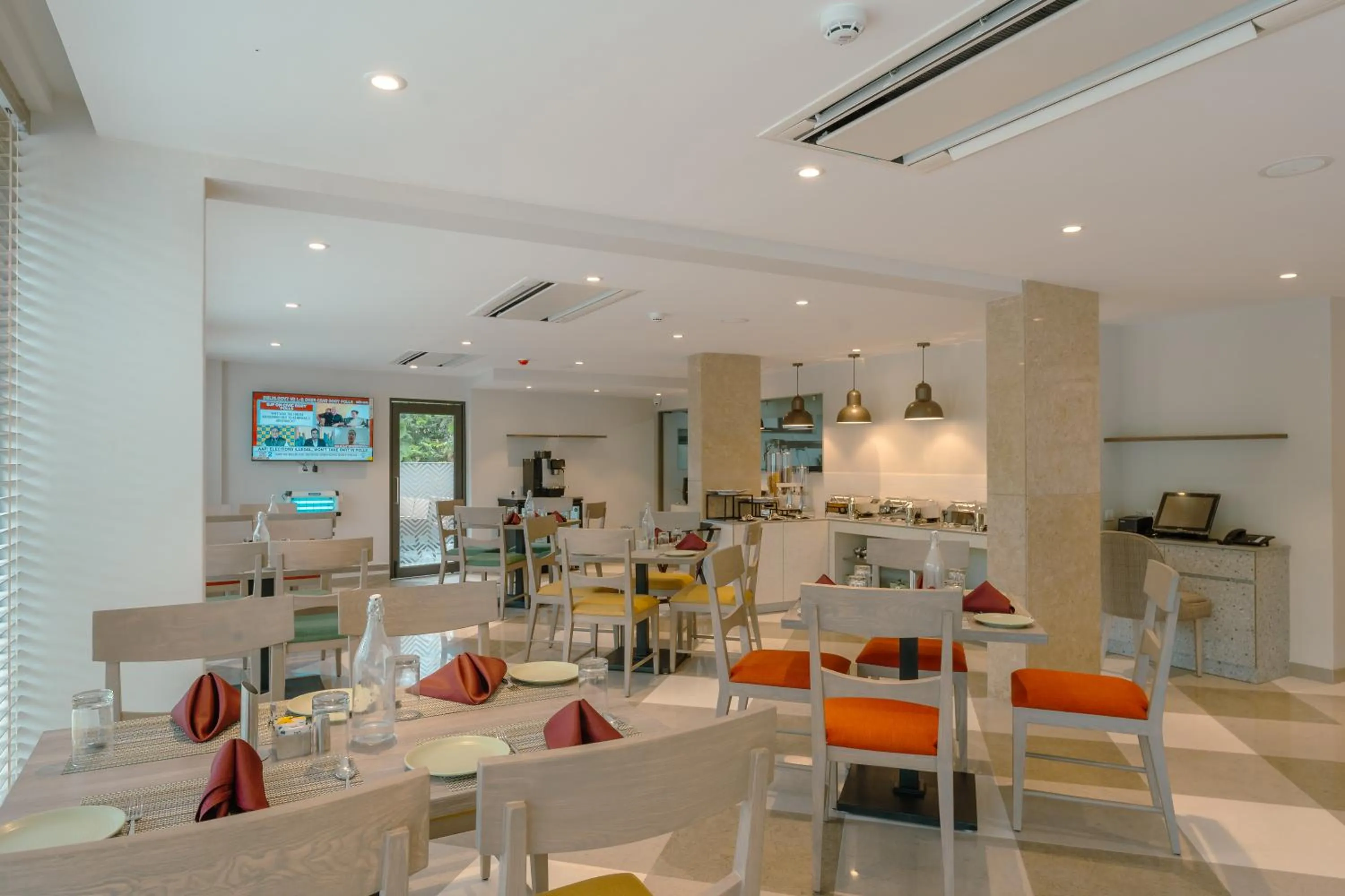 Restaurant/places to eat in Comfort Inn Elite